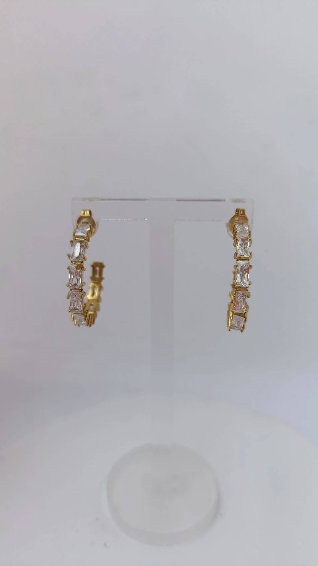 Argolas de Aço Dourado Finas com Zircônias Retangulares
