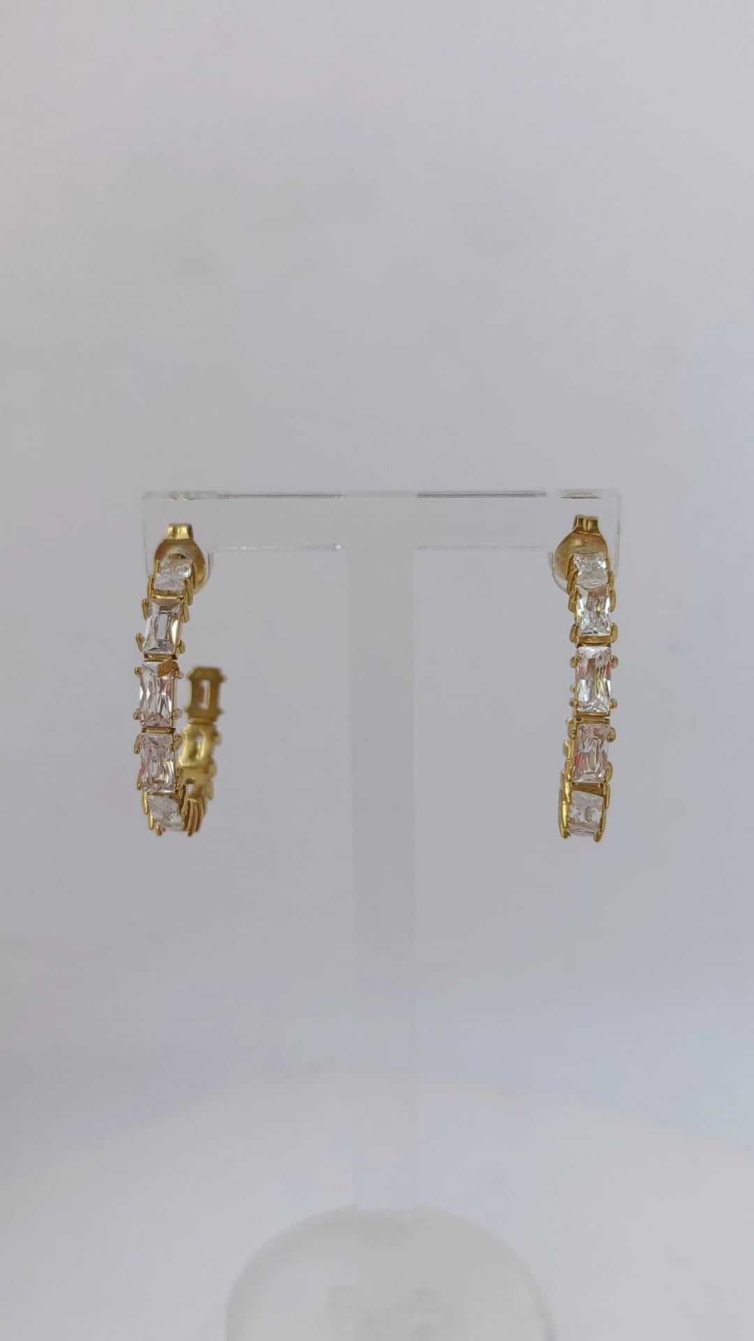 Argolas de Aço Dourado Finas com Zircônias Retangulares