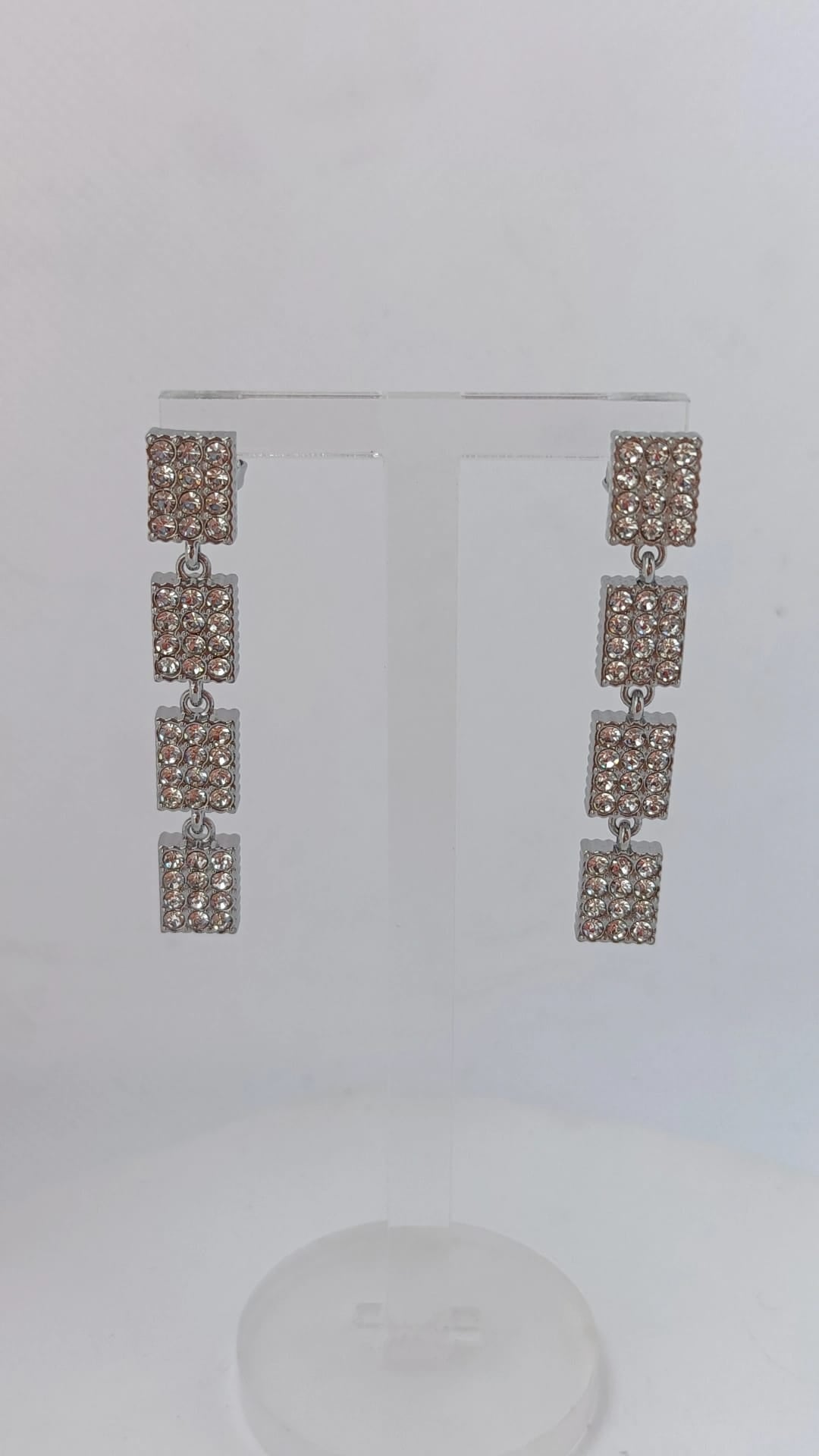Brincos de Aço Prateado de Inspiração Swarovski Retangulares com Brilhantes Compridos