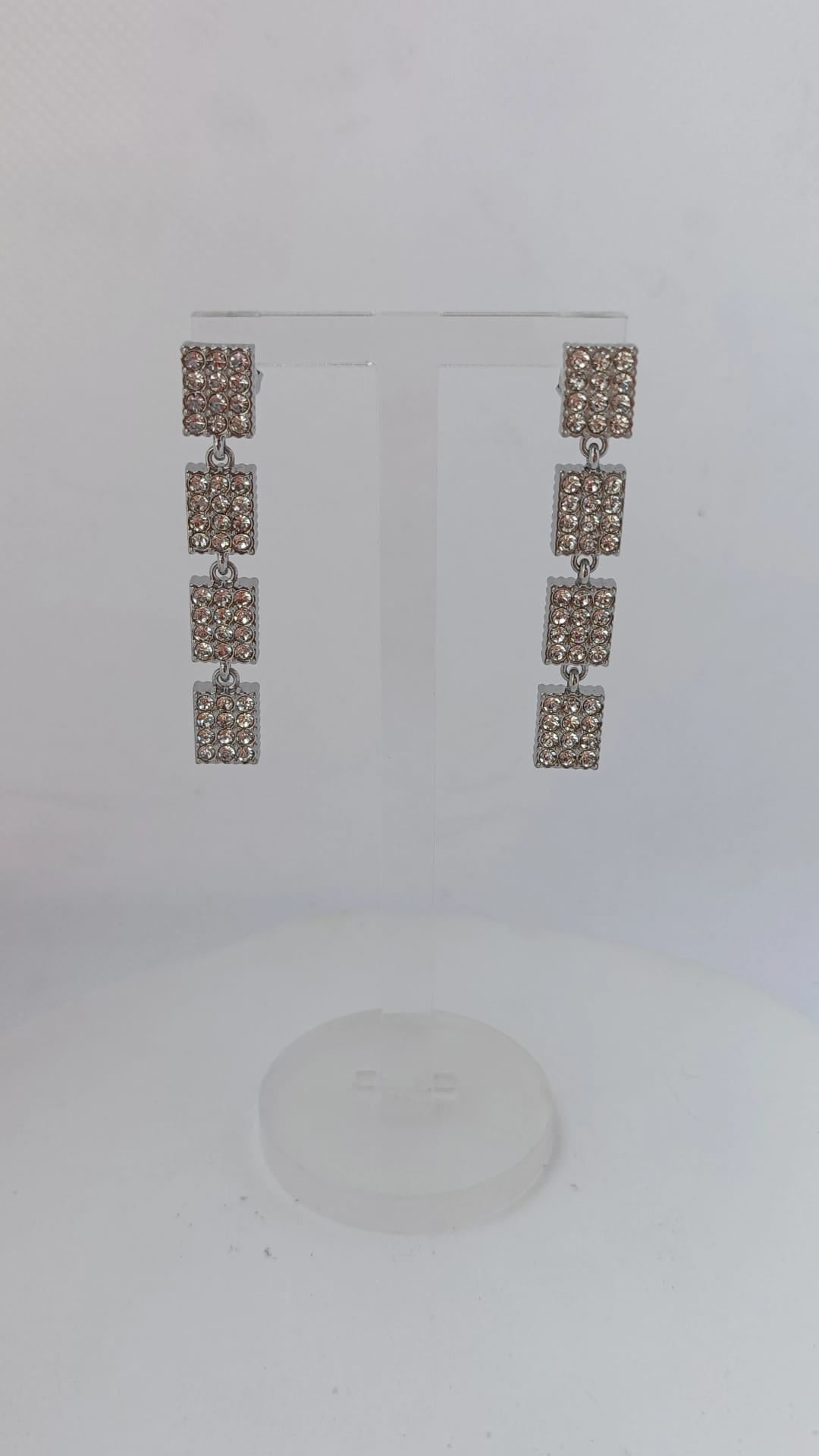 Brincos de Aço Prateado de Inspiração Swarovski Retangulares com Brilhantes Compridos