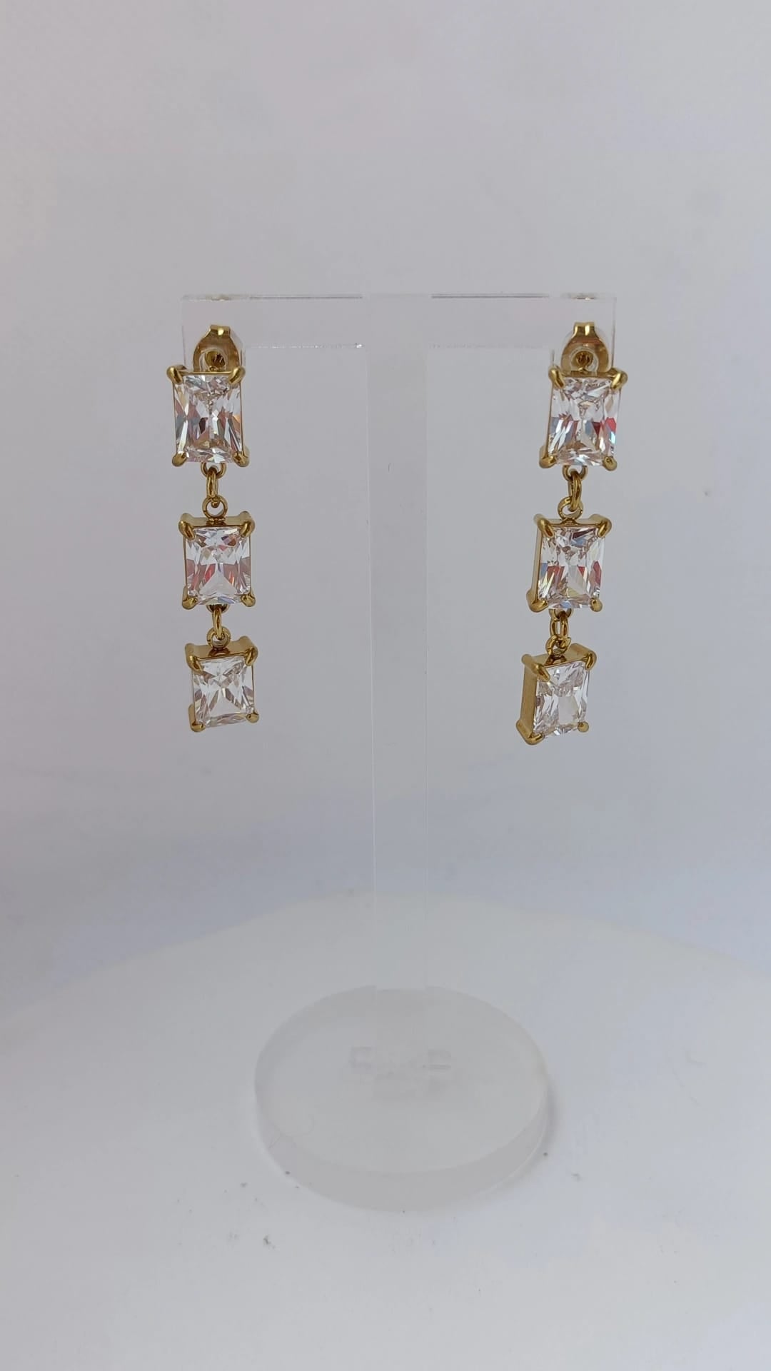 Brincos de Aço Dourado Comprido com Zircônias Retangulares
