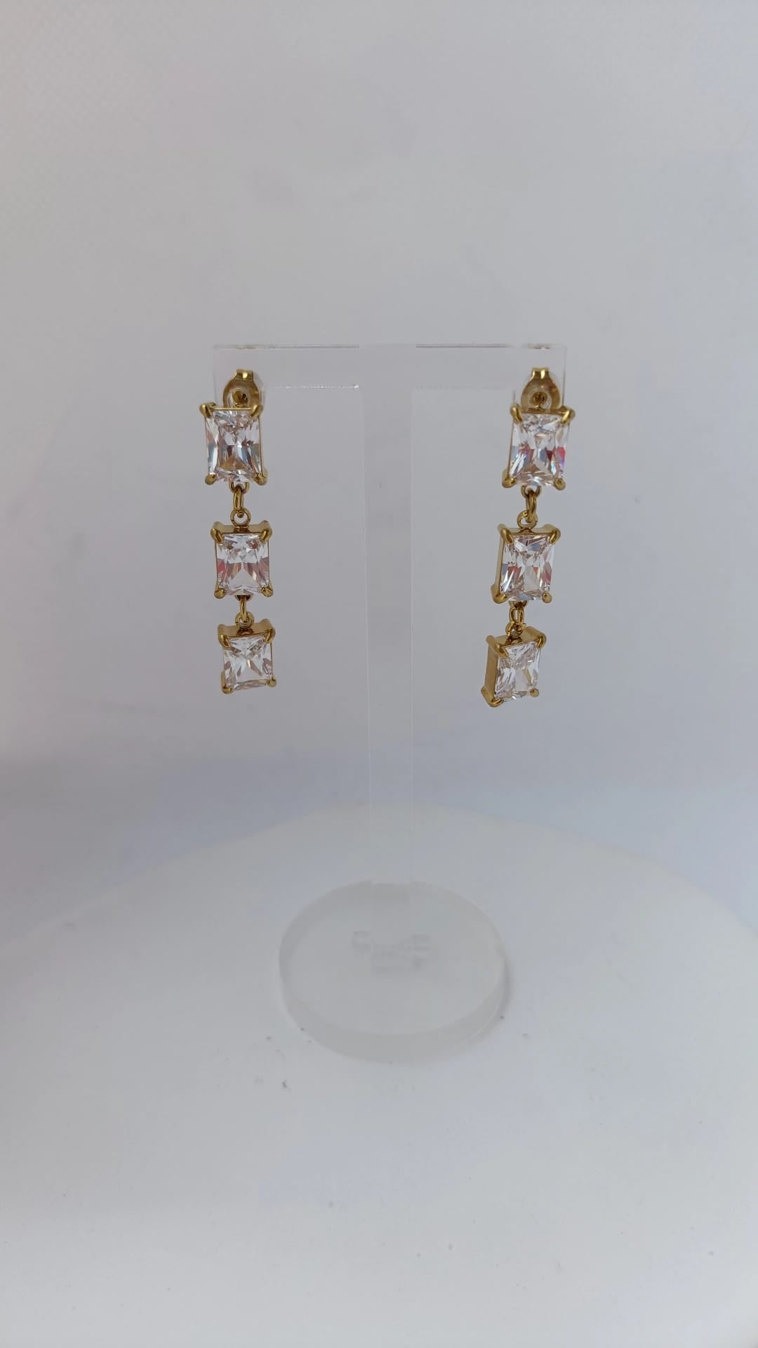 Brincos de Aço Dourado Comprido com Zircônias Retangulares
