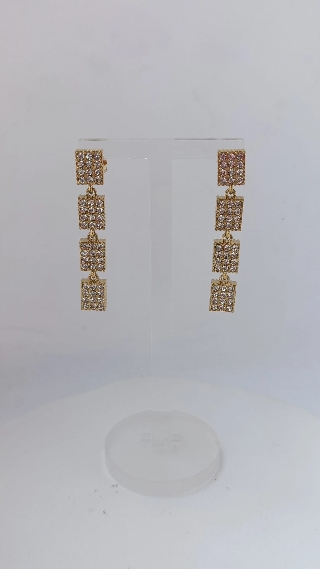 Brincos de Aço Dourado de Inspiração Swarovski Retangulares com Brilhantes Compridos