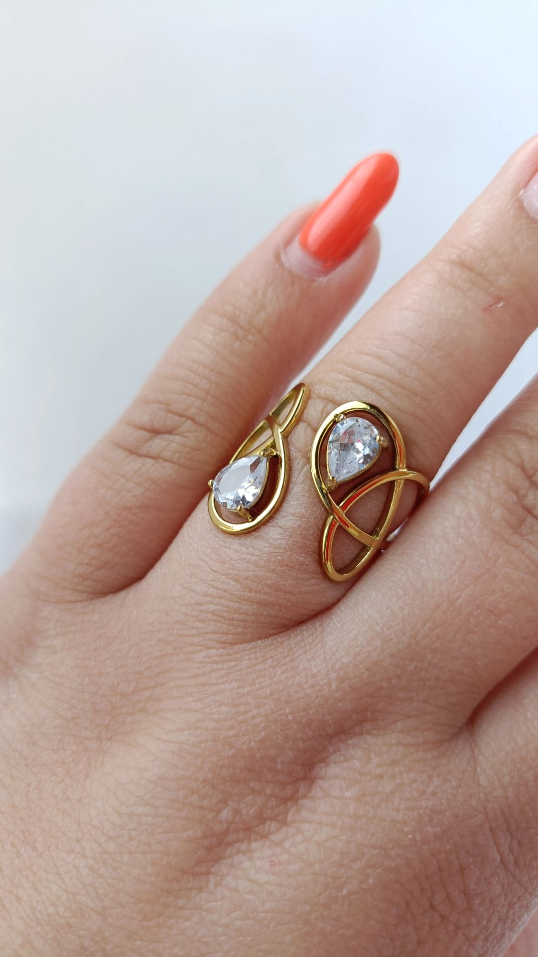 Anel de Aço Dourado em Formas Circulares com 2 Zircônias