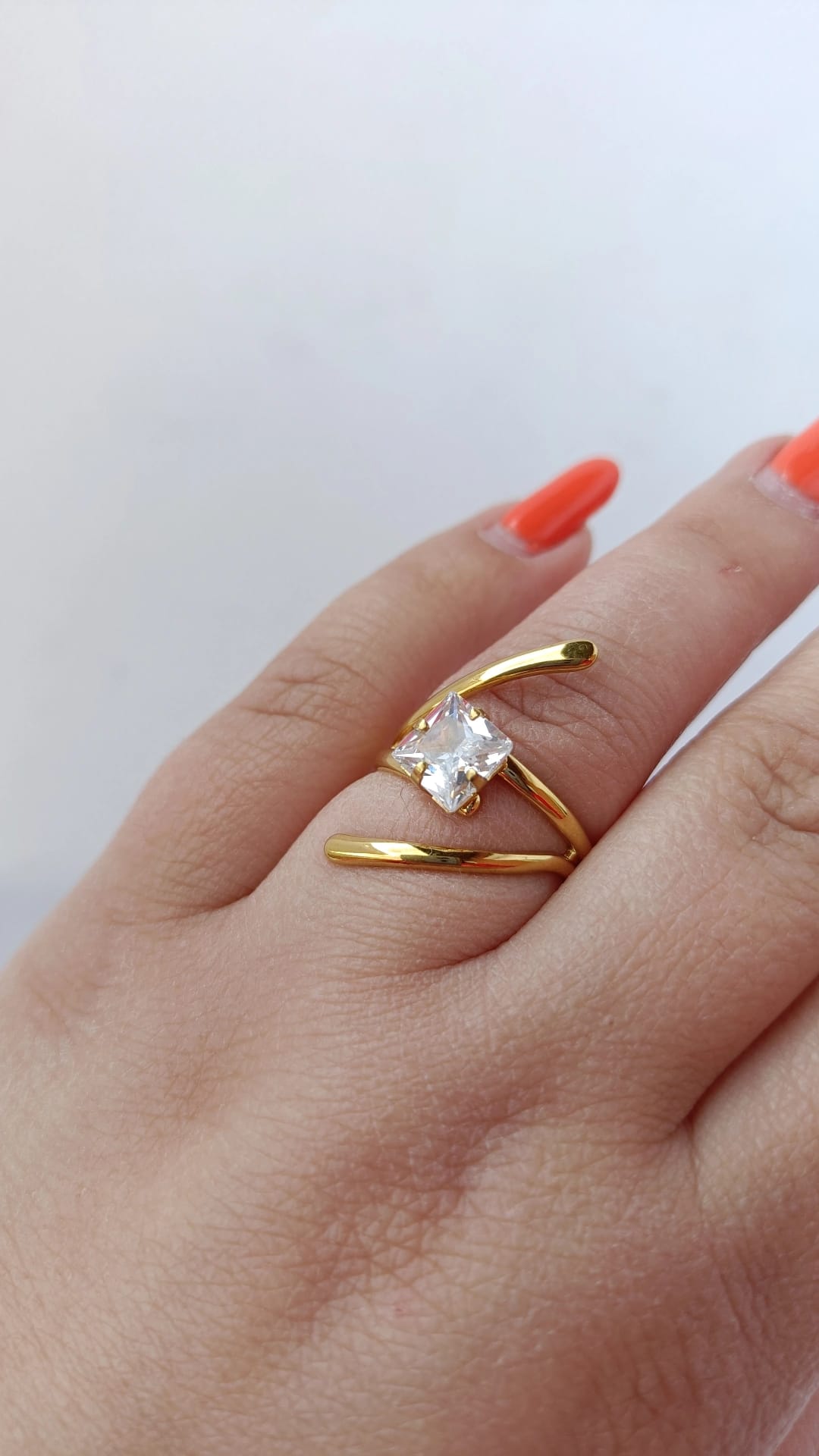 Anel de Aço Dourado com Zircônia Quadrada