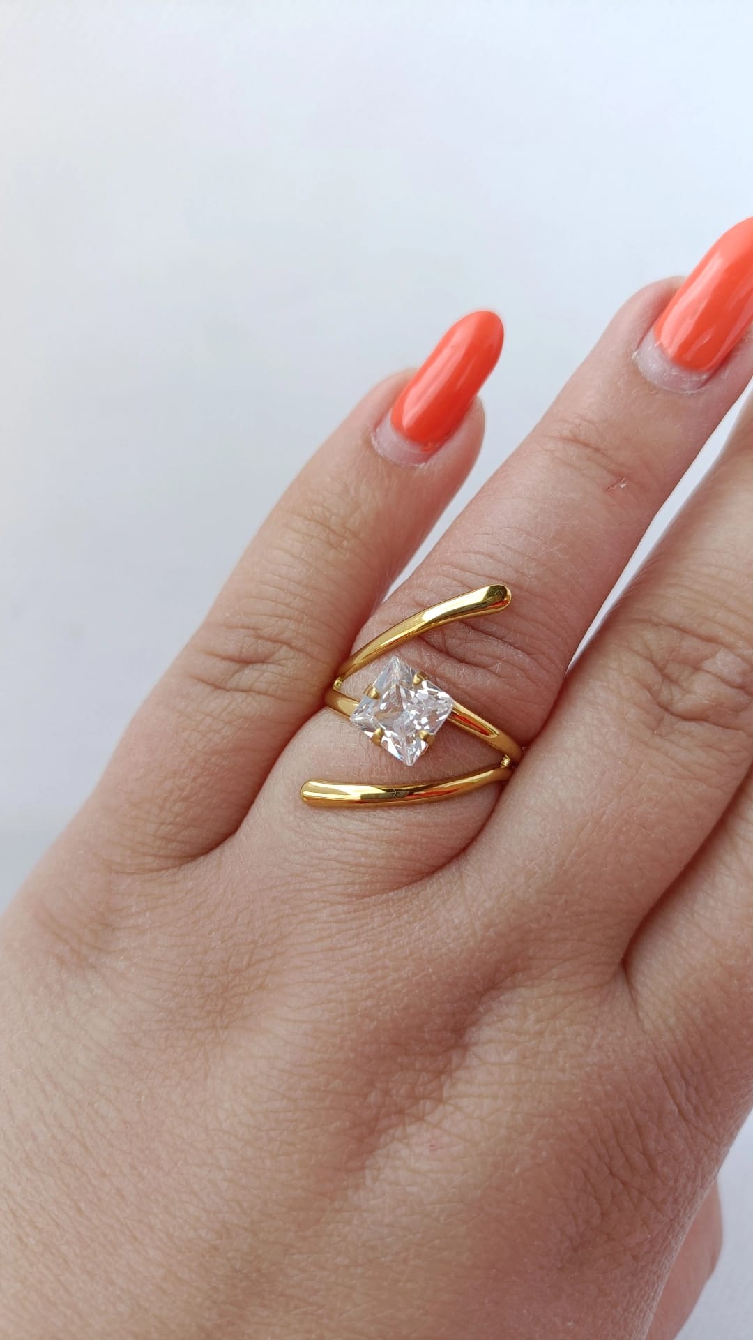 Anel de Aço Dourado com Zircônia Quadrada