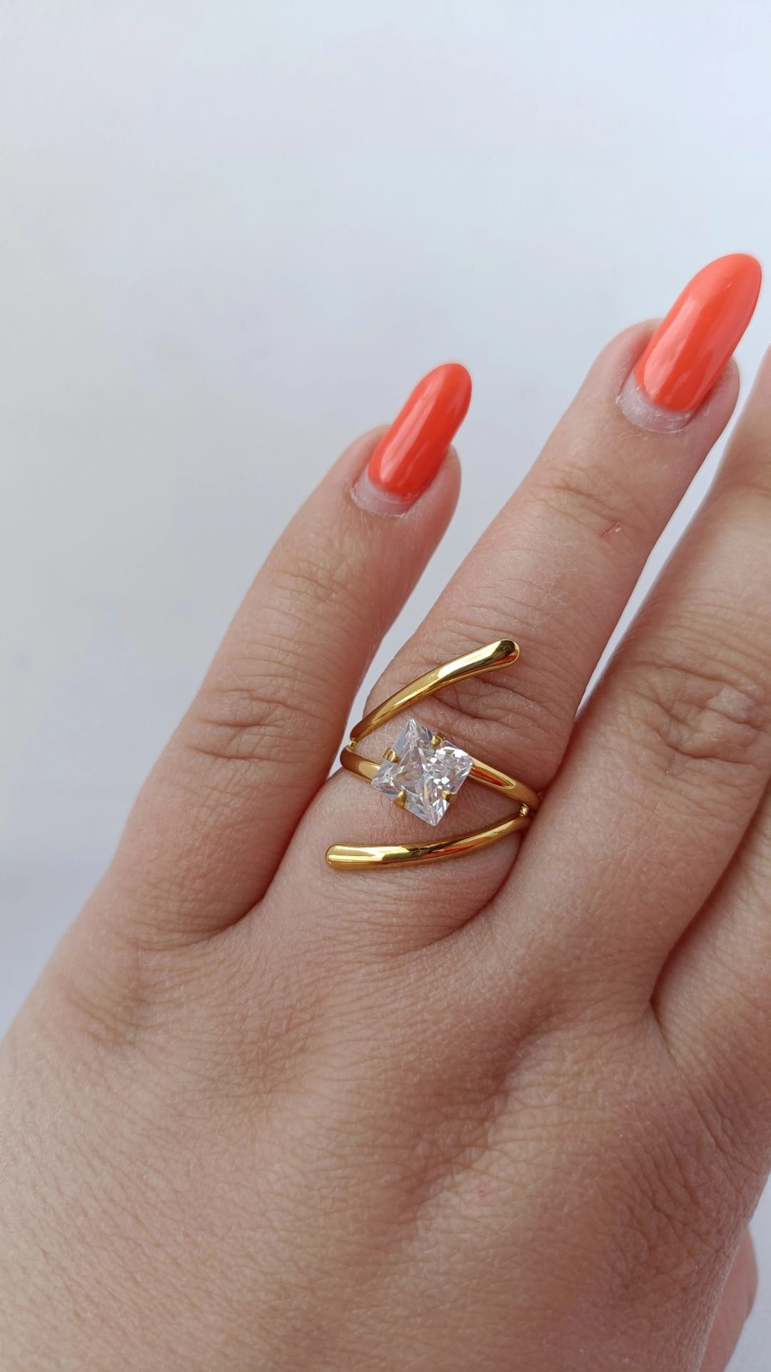 Anel de Aço Dourado com Zircônia Quadrada