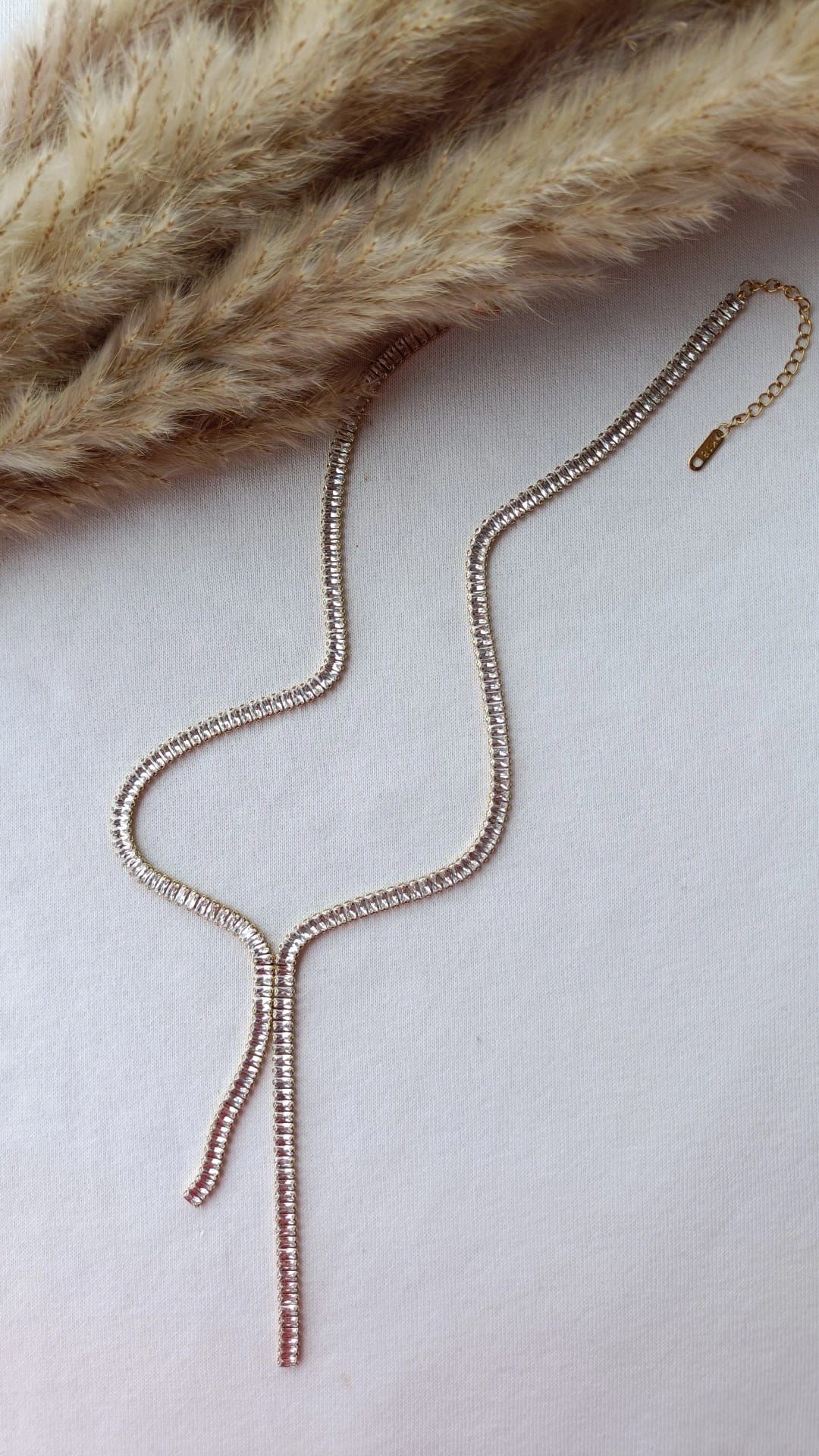 Colar de Aço Dourado Comprido Duplo com Zircônias Inspiração Swarovski