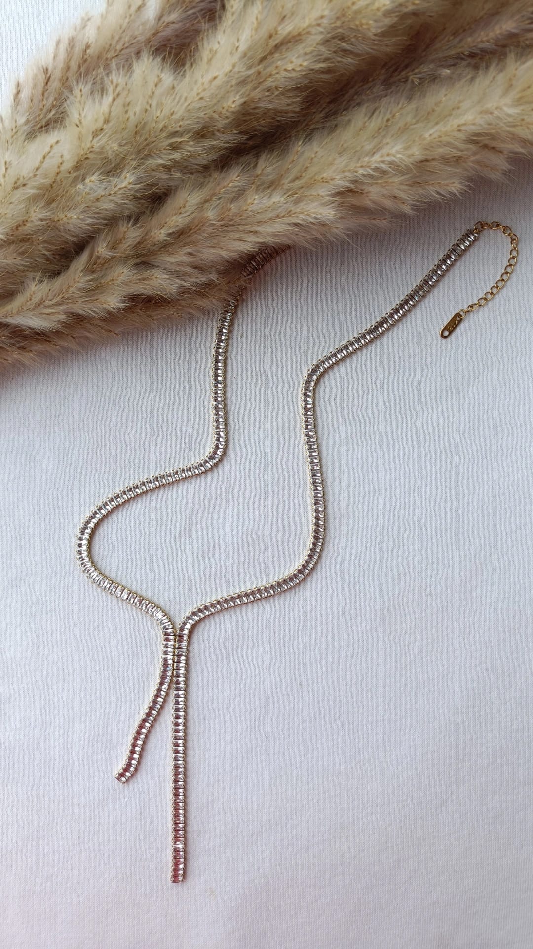 Colar de Aço Dourado Comprido Duplo com Zircônias Inspiração Swarovski