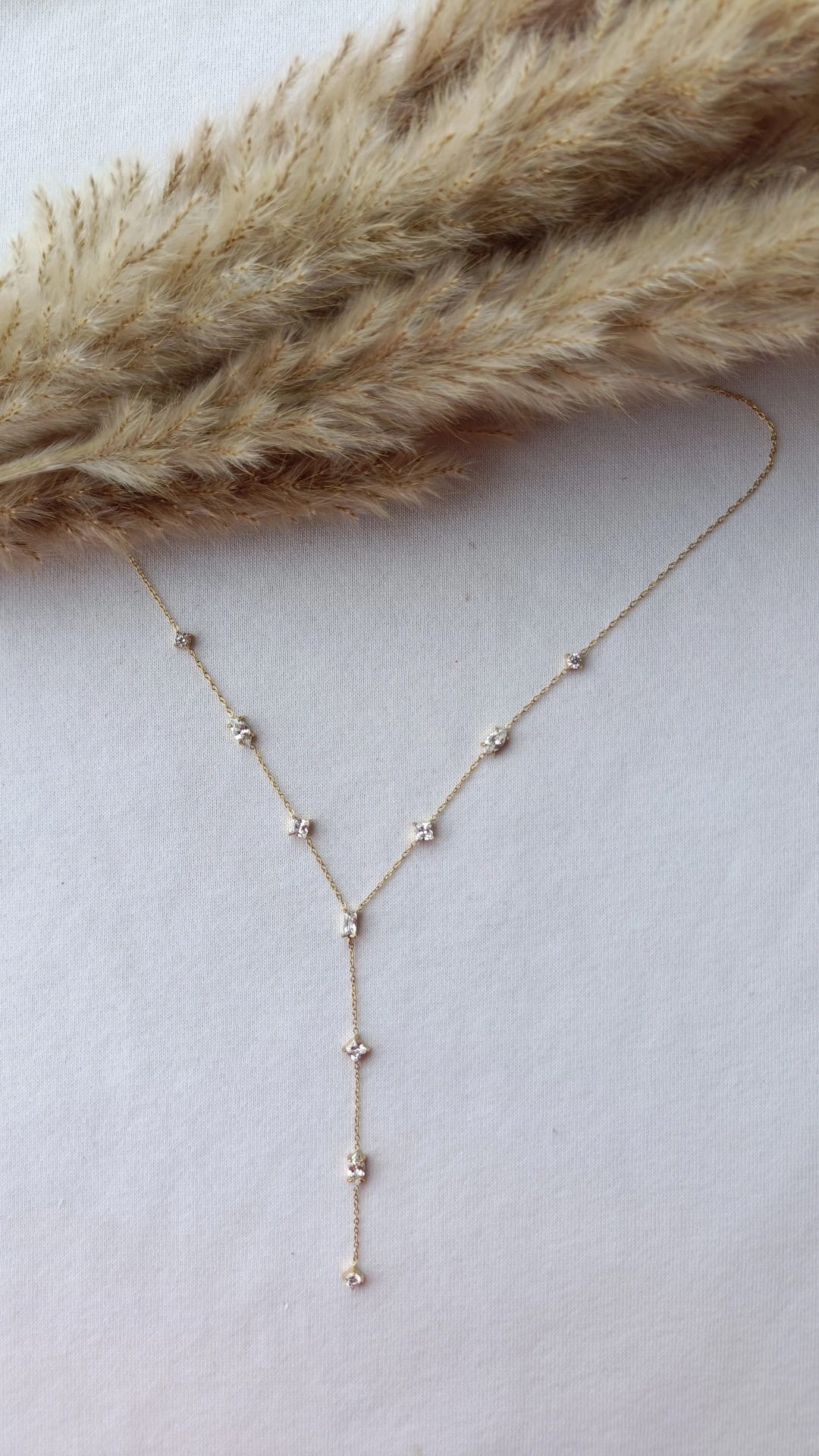 Colar de Aço Dourado Comprido com Zircônias de Estrela + Ovais
