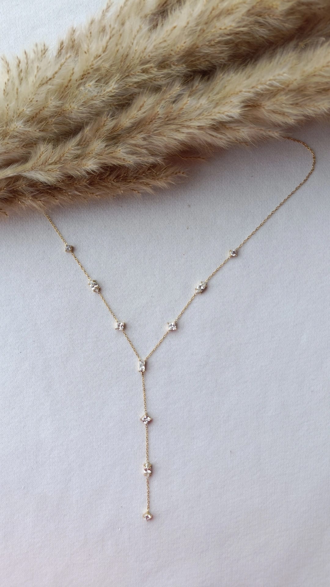 Colar de Aço Dourado Comprido com Zircônias de Estrela + Ovais