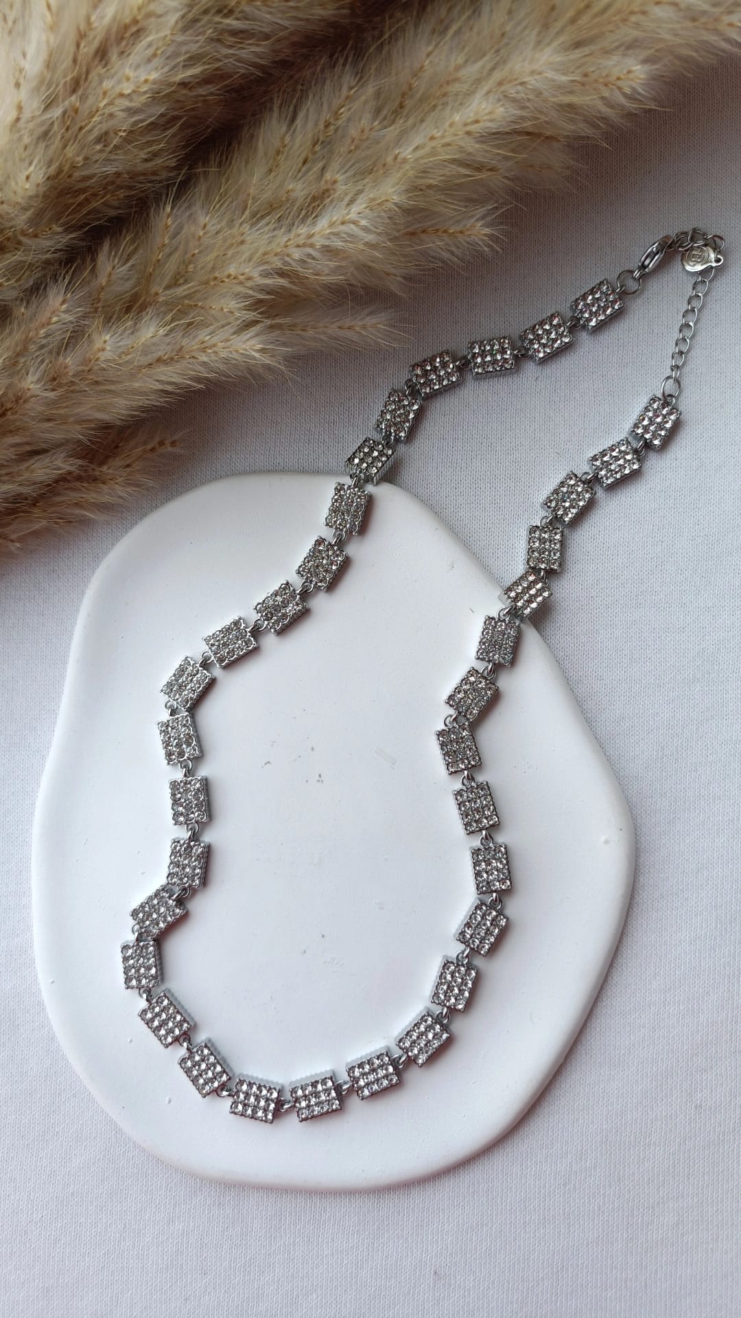 Colar de Aço Prateado de Inspiração Swarovski de Retângulos com Brilhantes