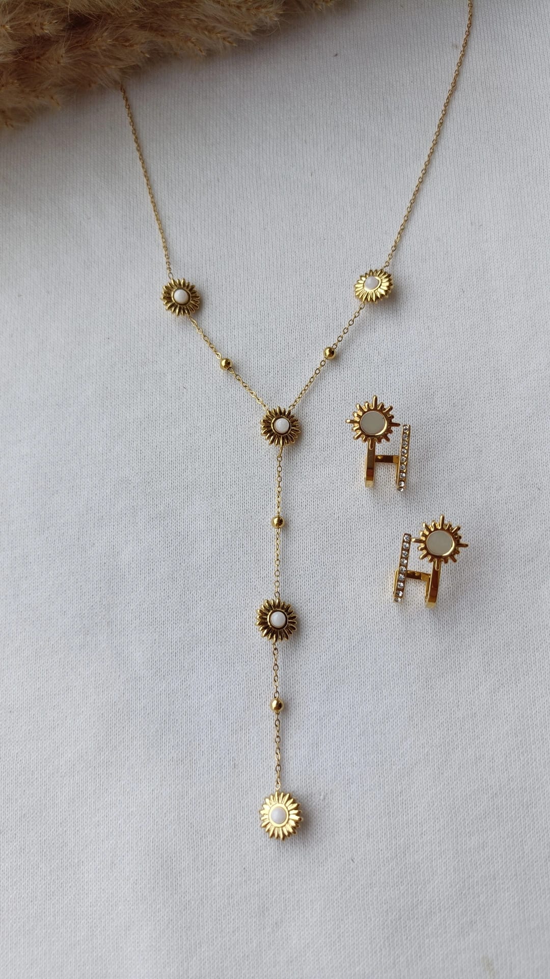 Conjunto de Aço Dourado de Colar + Brincos com Flores Margarida