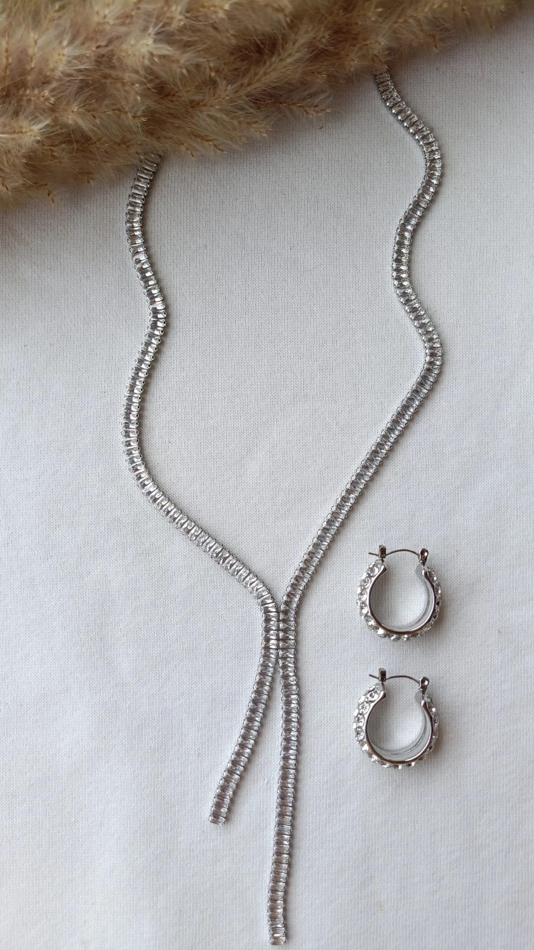 Conjunto de Aço Prateado de Colar + Argolas com Zircônias