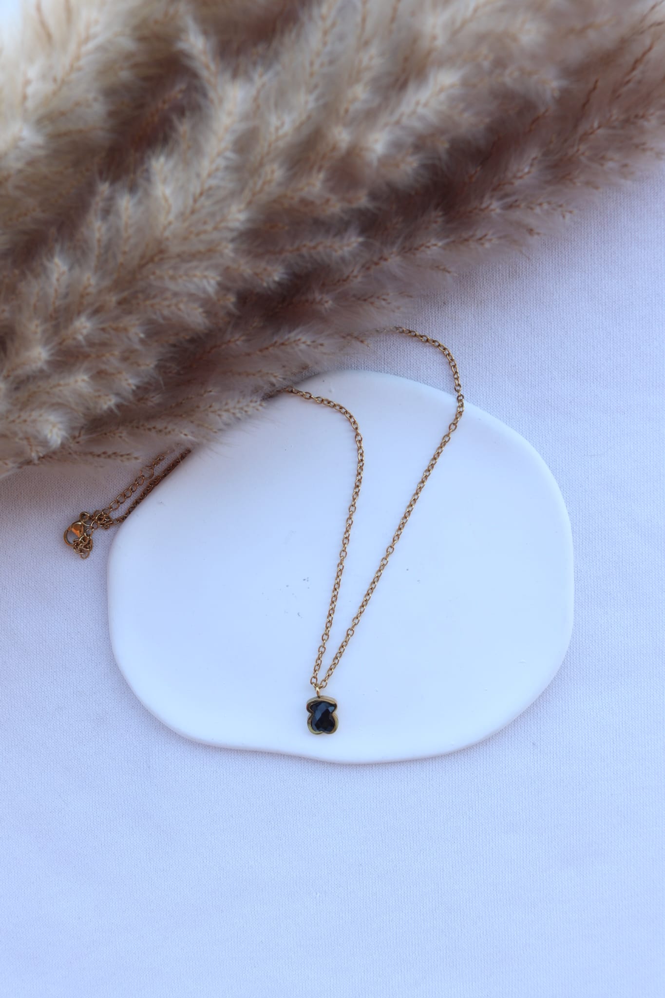 Colar de Aço Dourado de Urso Pequeno Preto Inspiração Tous