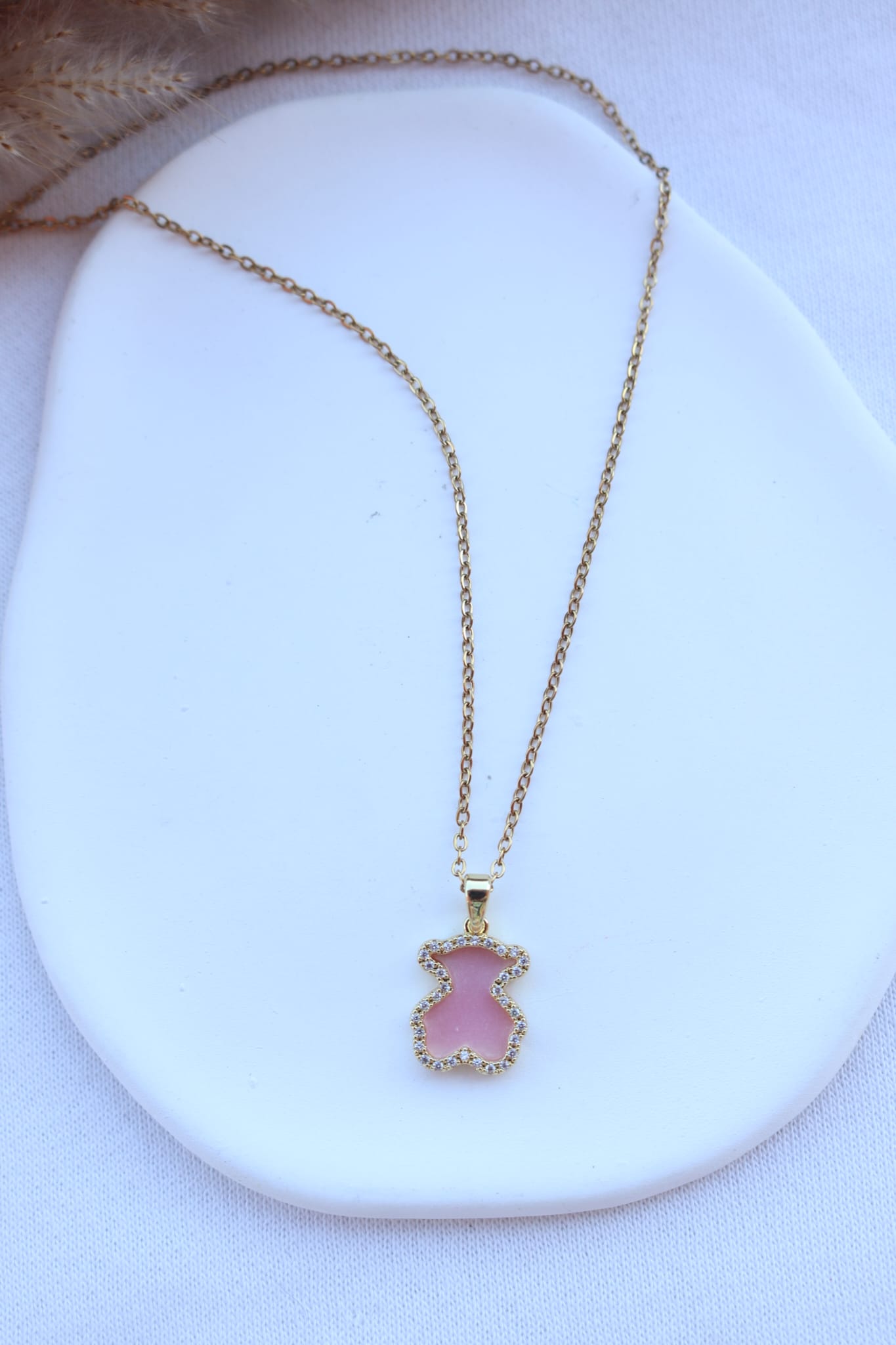 Colar de Aço Dourado de Urso Rosa com Brilhantes Inspiração Tous