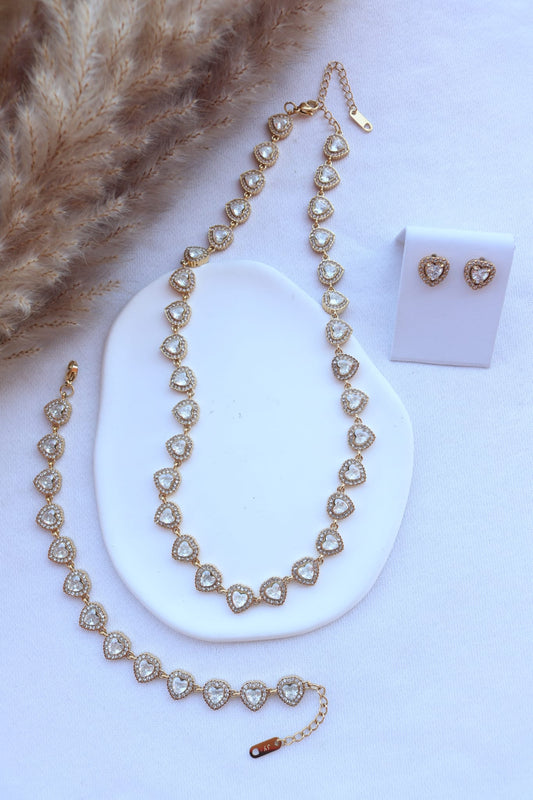 Conjunto de Aço Dourado de Corações Angelic Inspiração Swarovski com Brilhantes à Volta