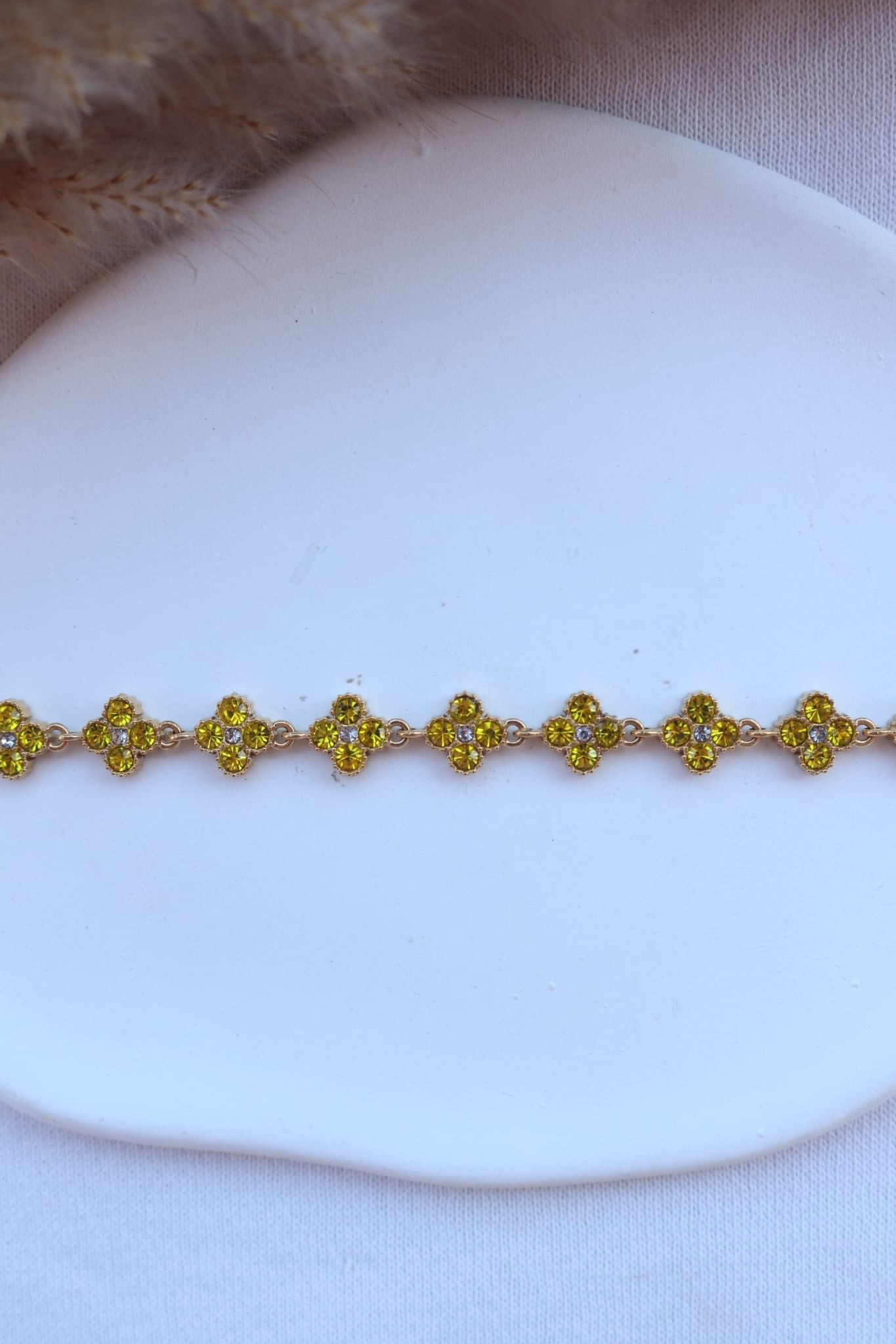 Pulseira de Aço Dourado Inspiração Swarovski de Trevo com Brilhantes Amarelos