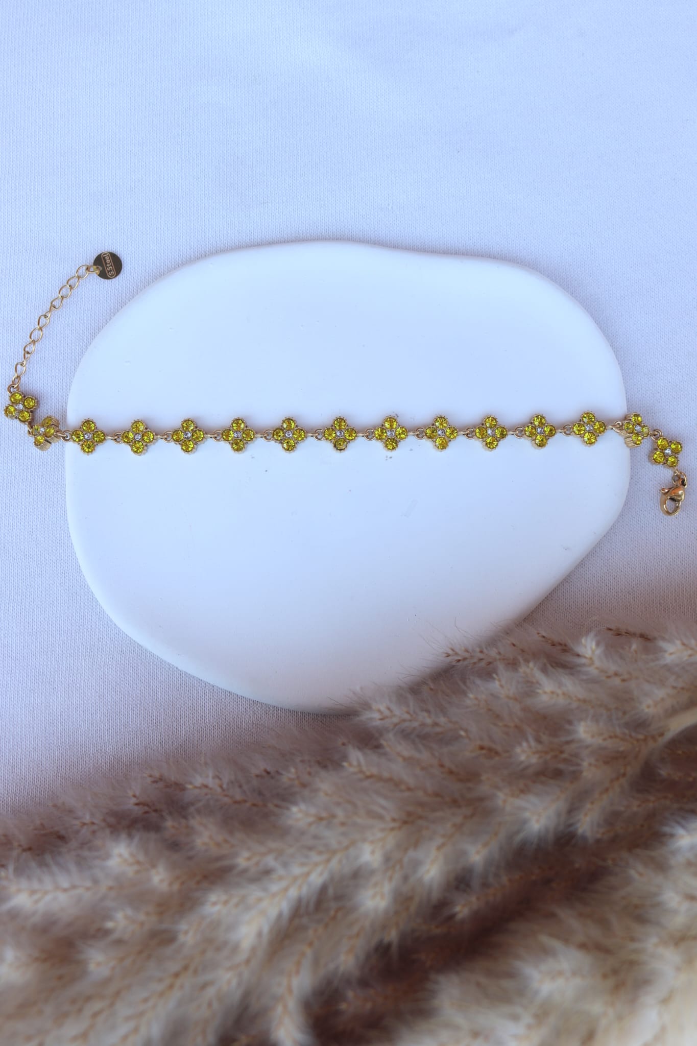 Pulseira de Aço Dourado Inspiração Swarovski de Trevo com Brilhantes Amarelos