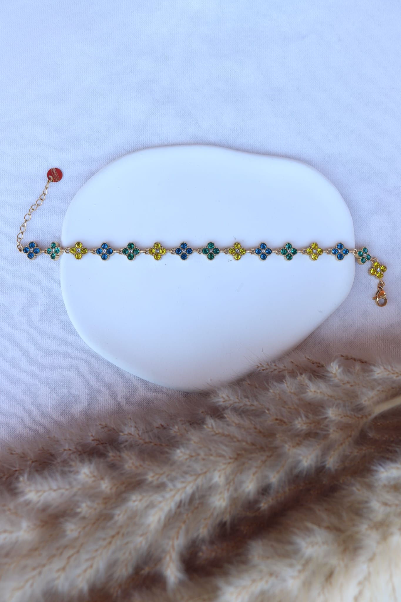 Pulseira de Aço Dourado Inspiração Swarovski de Trevo com Brilhantes Triplos Amarelo, Verde, Azul