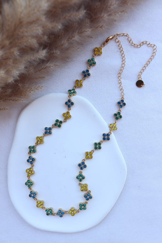 Colar de Aço Dourado Inspiração Swarovski de Trevo com Brilhantes Triplos Amarelo, Verde, Azul