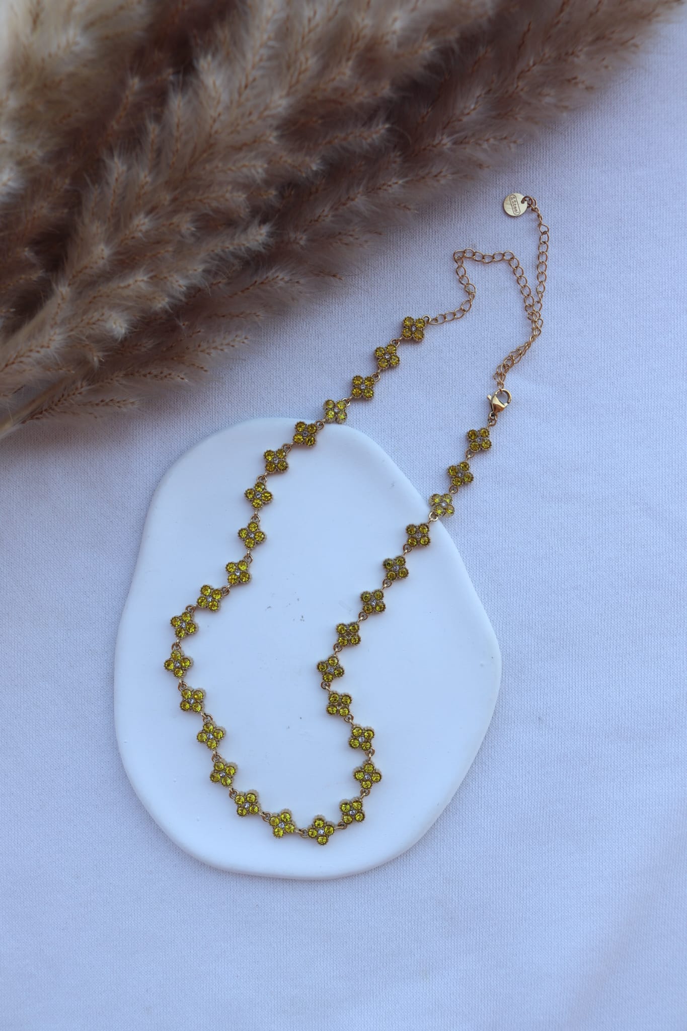 Colar de Aço Dourado Inspiração Swarovski de Trevo com Brilhantes Amarelos