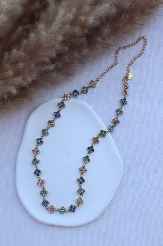 Colar de Aço Dourado Inspiração Swarovski de Trevo com Brilhantes Triplos Branco, Verde, Azul