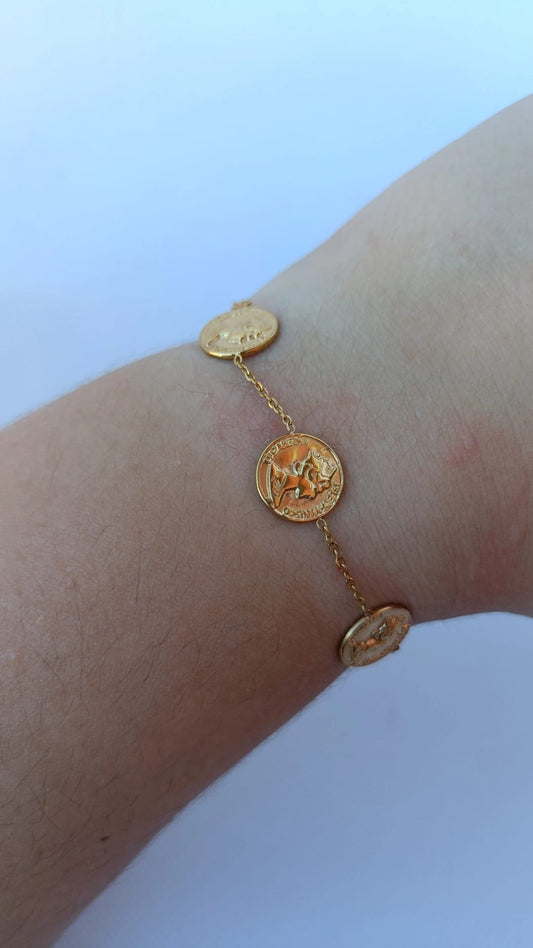 Pulseira de Aço Dourado com 3 Medalhas da Rainha da Inglaterra