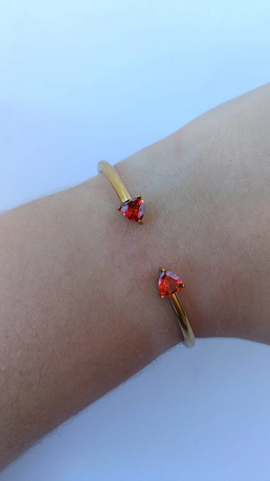 Pulseira de Aço Dourado Rígida de 2 Corações Vermelhos