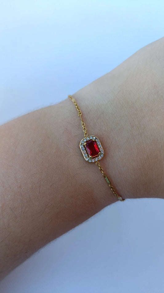 Pulseira de Aço Dourado com Zircônia Vermelha Retangular