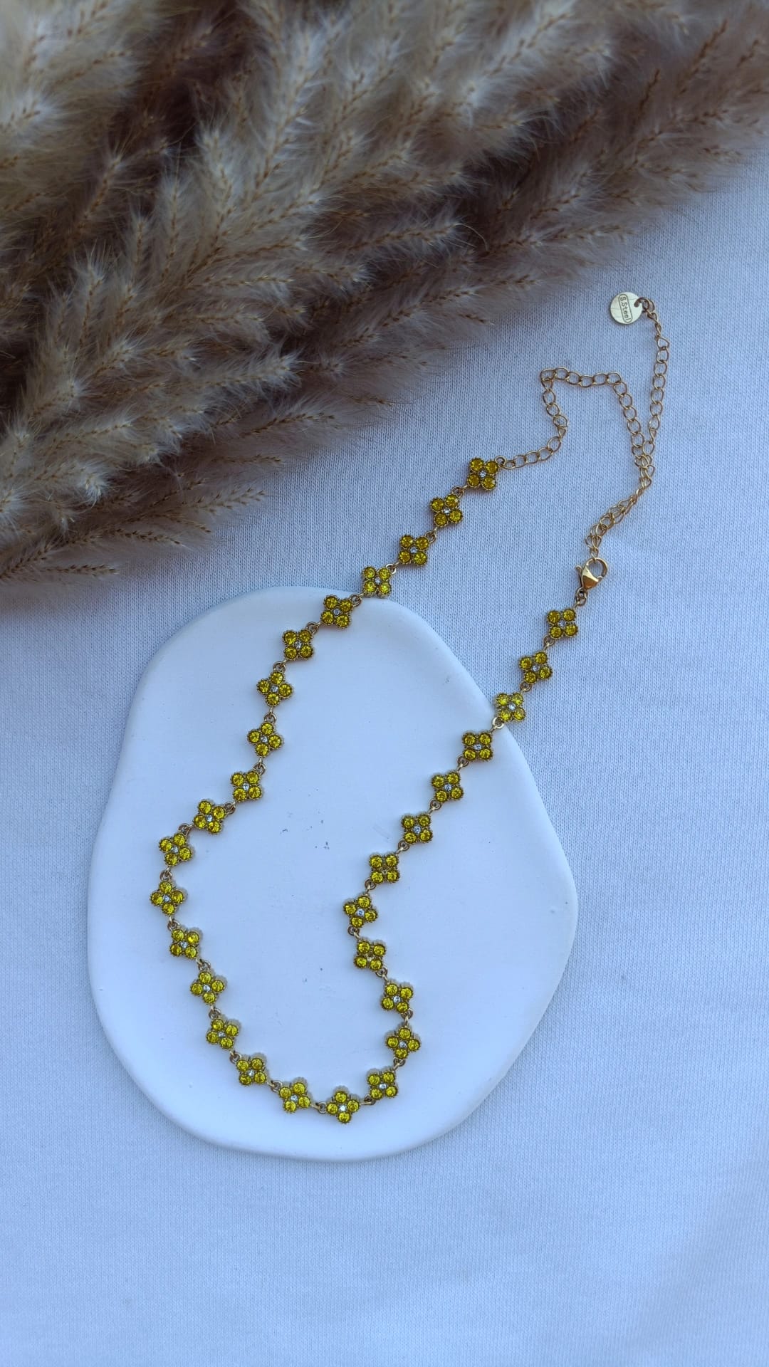 Colar de Aço Dourado Inspiração Swarovski de Trevo com Brilhantes Amarelos