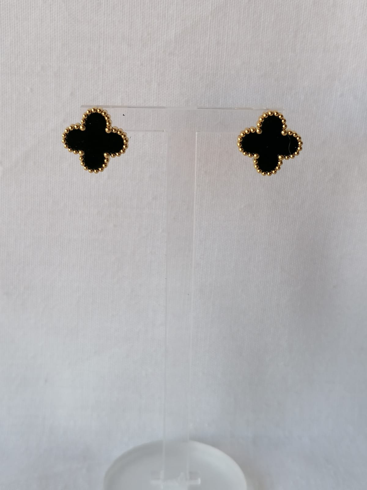 Brincos de Aço Dourado de Trevo Preto