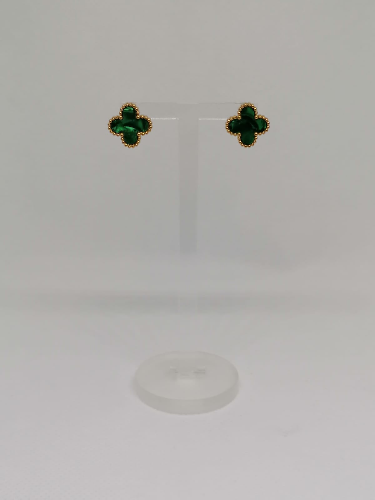 Brincos de Aço Dourado de Trevos Verdes Madrepérola