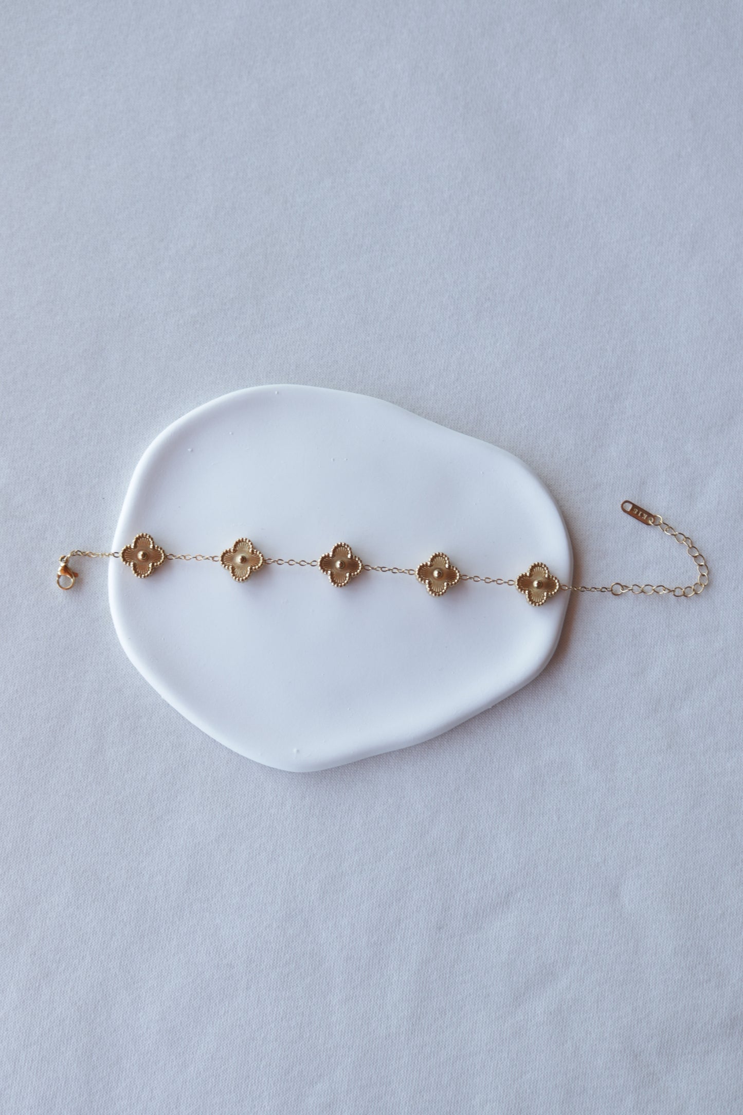 Pulseira de Aço Dourado de 5 Trevos