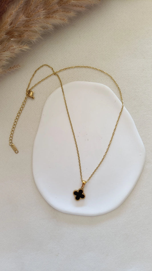 Colar de Aço Dourado de Trevo Preto