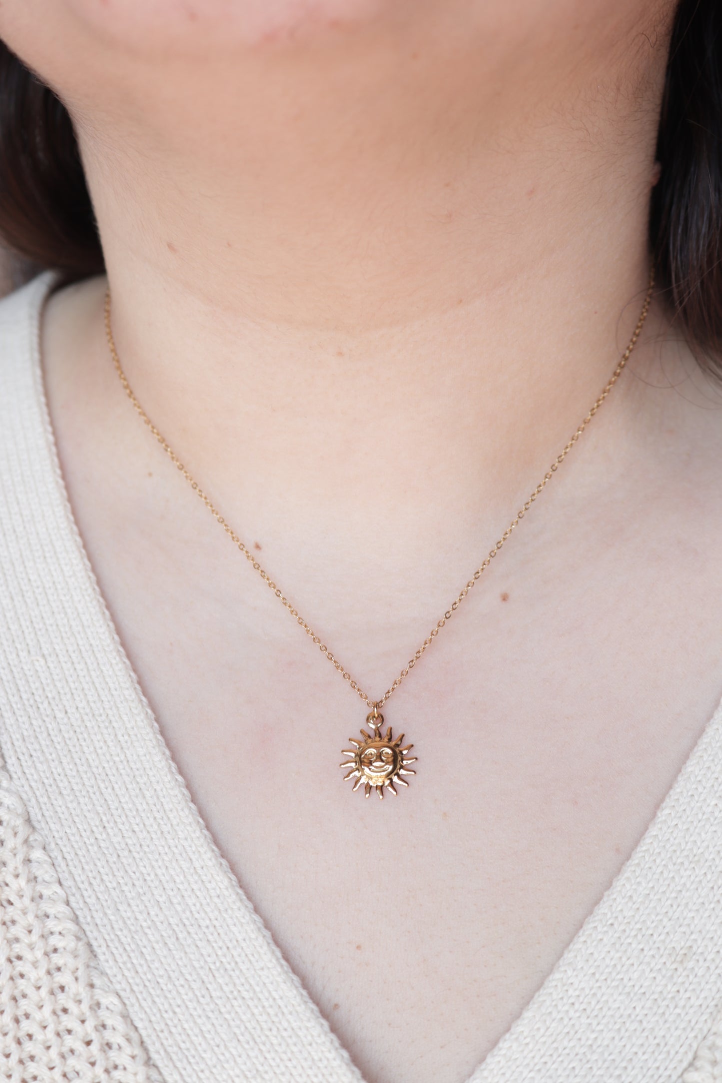 Colar de Aço Dourado com Sol