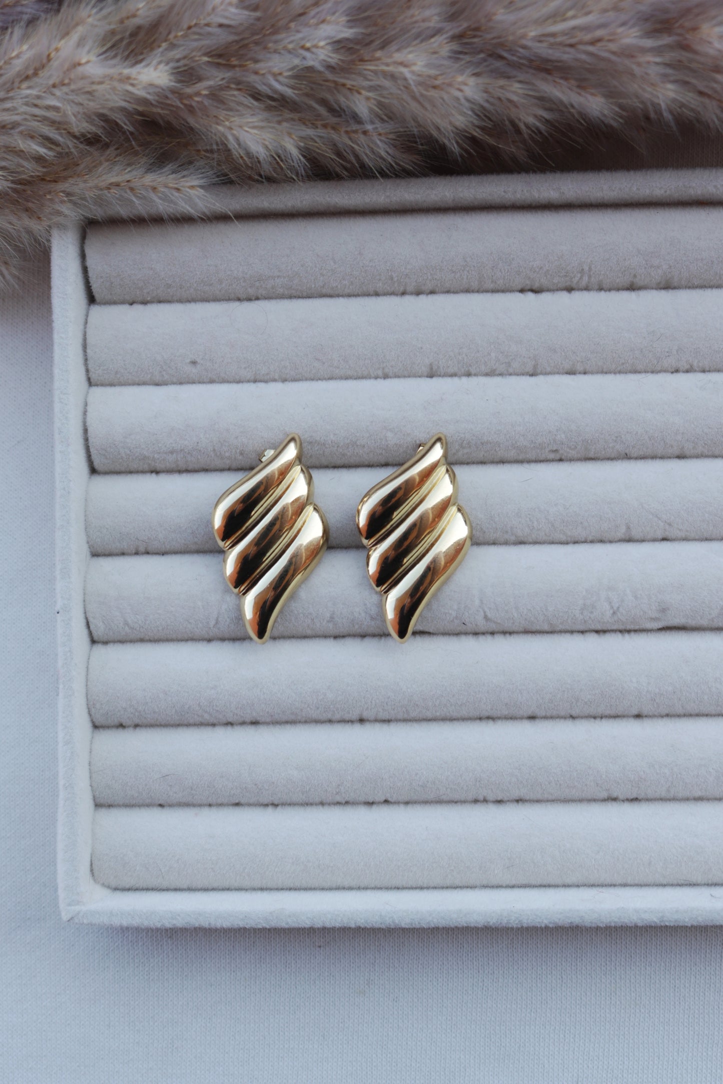 Brincos de Aço Dourado com Textura