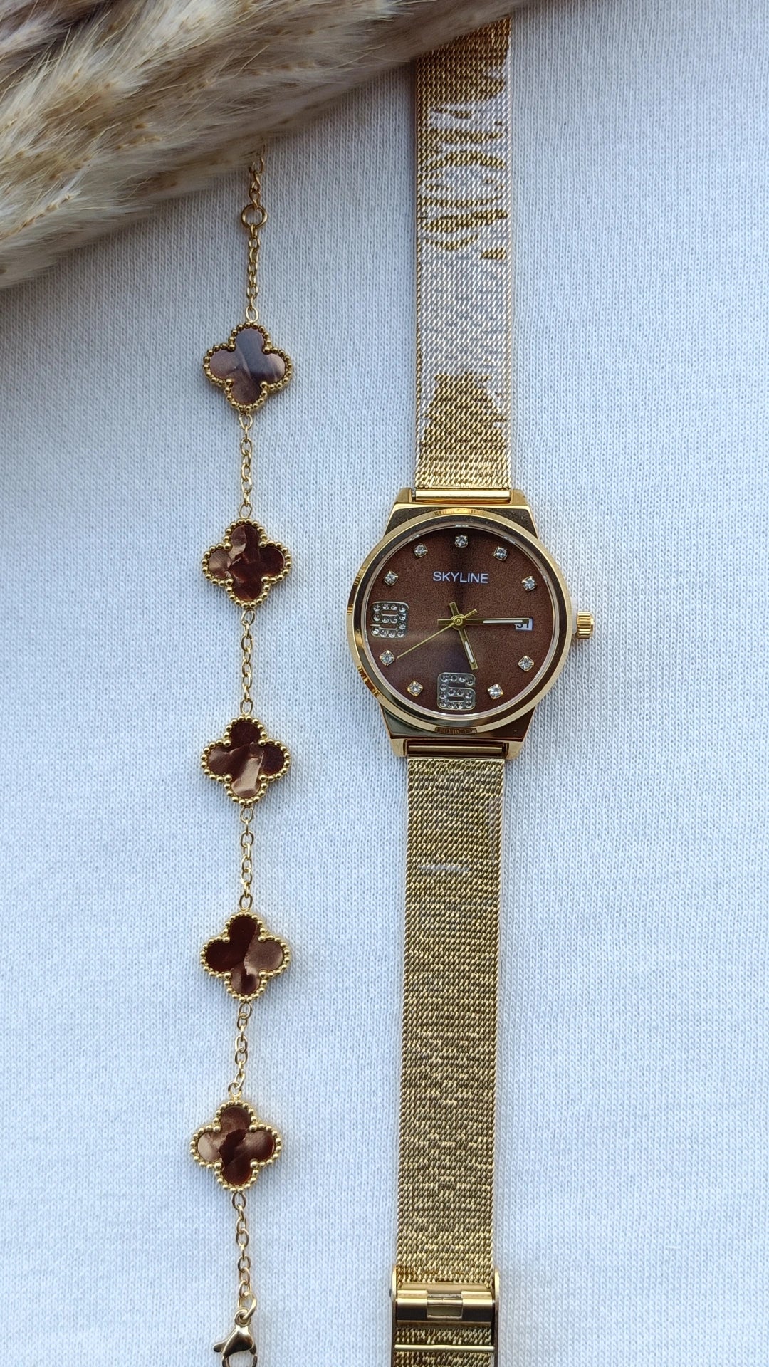 Conjunto de Aço Dourado Relógio + Pulseira de Trevos Castanhos Madrepérola
