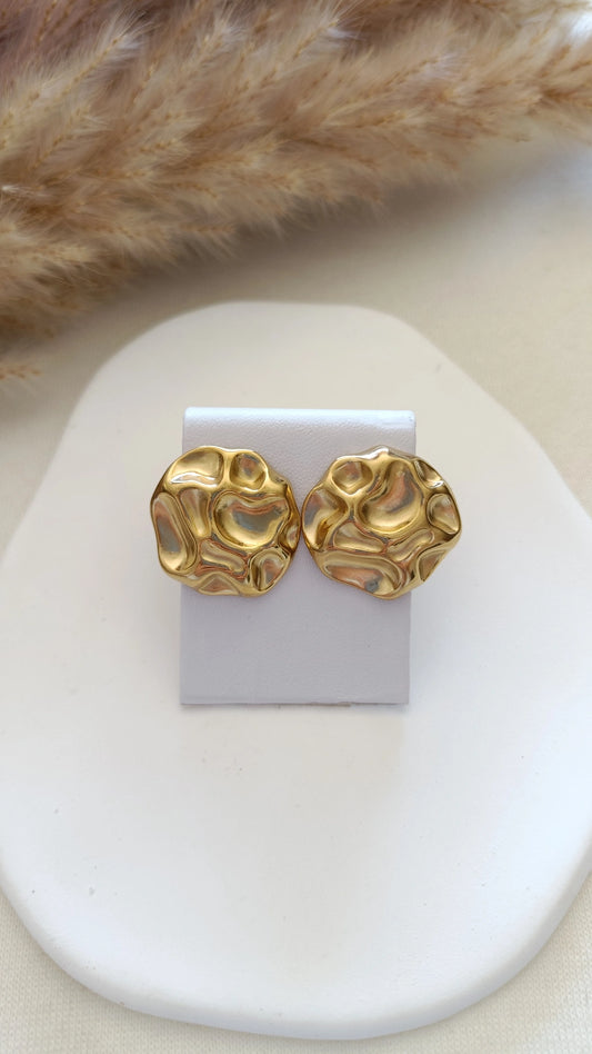 Brincos de Aço Dourado com Textura Irregular