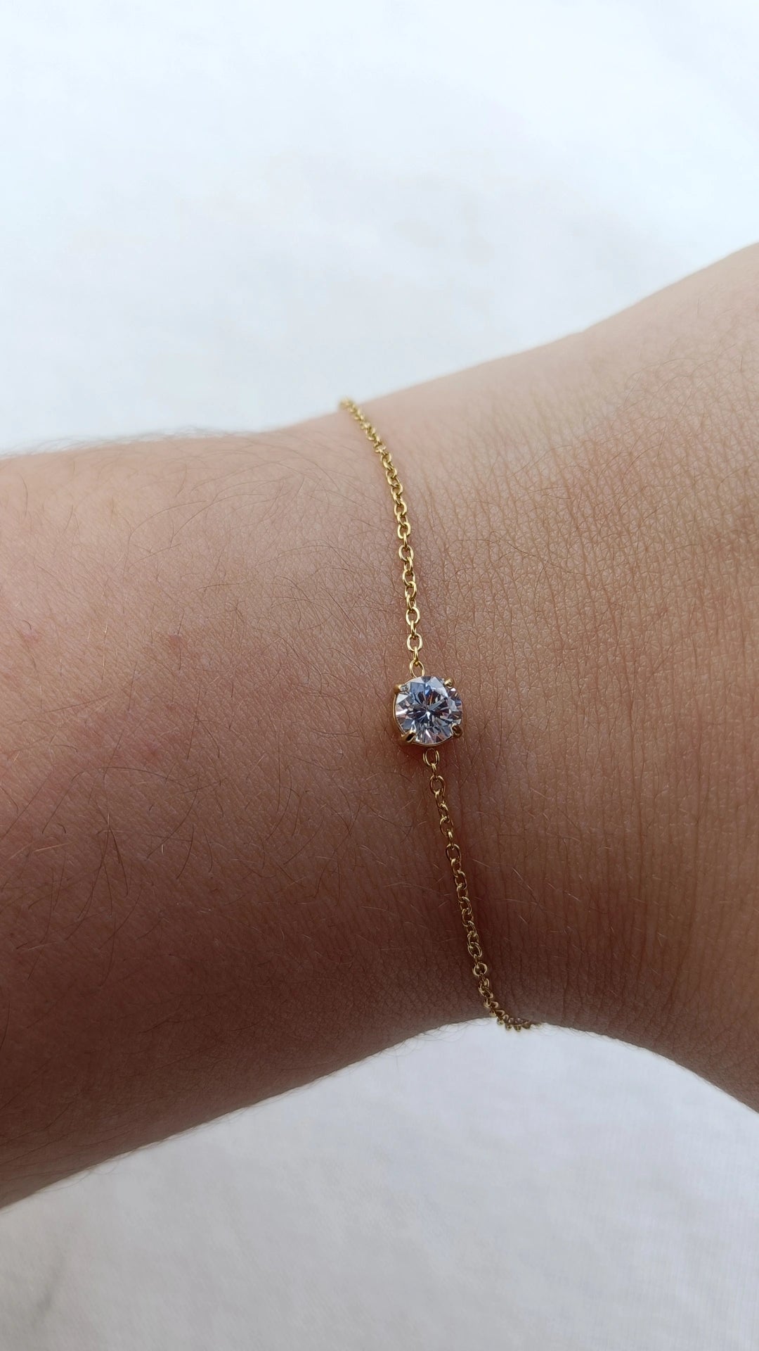 Pulseira de Aço Dourado com Zircônia