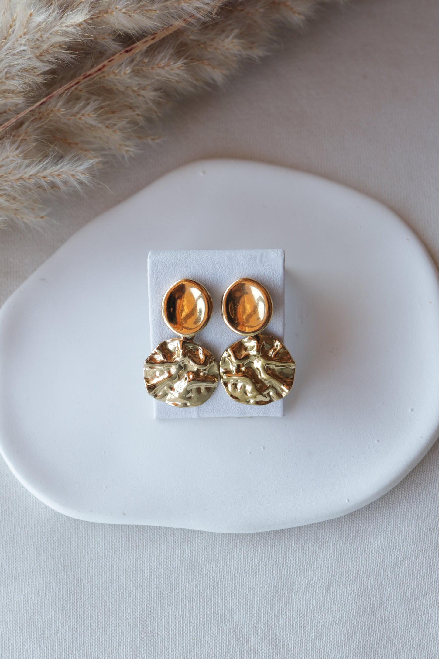 Brincos de Aço Dourado Circulares com Textura