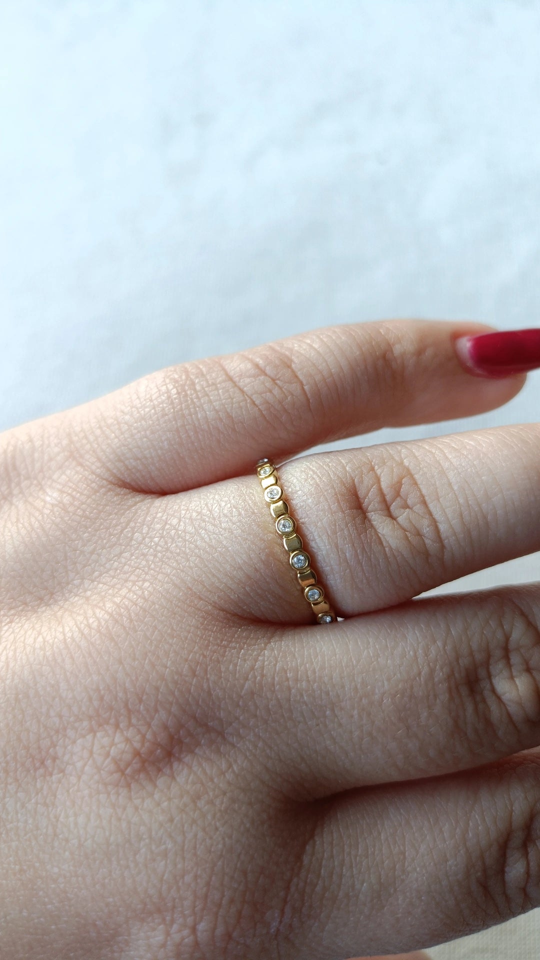 Anel de Aço Dourado com Brilhantes