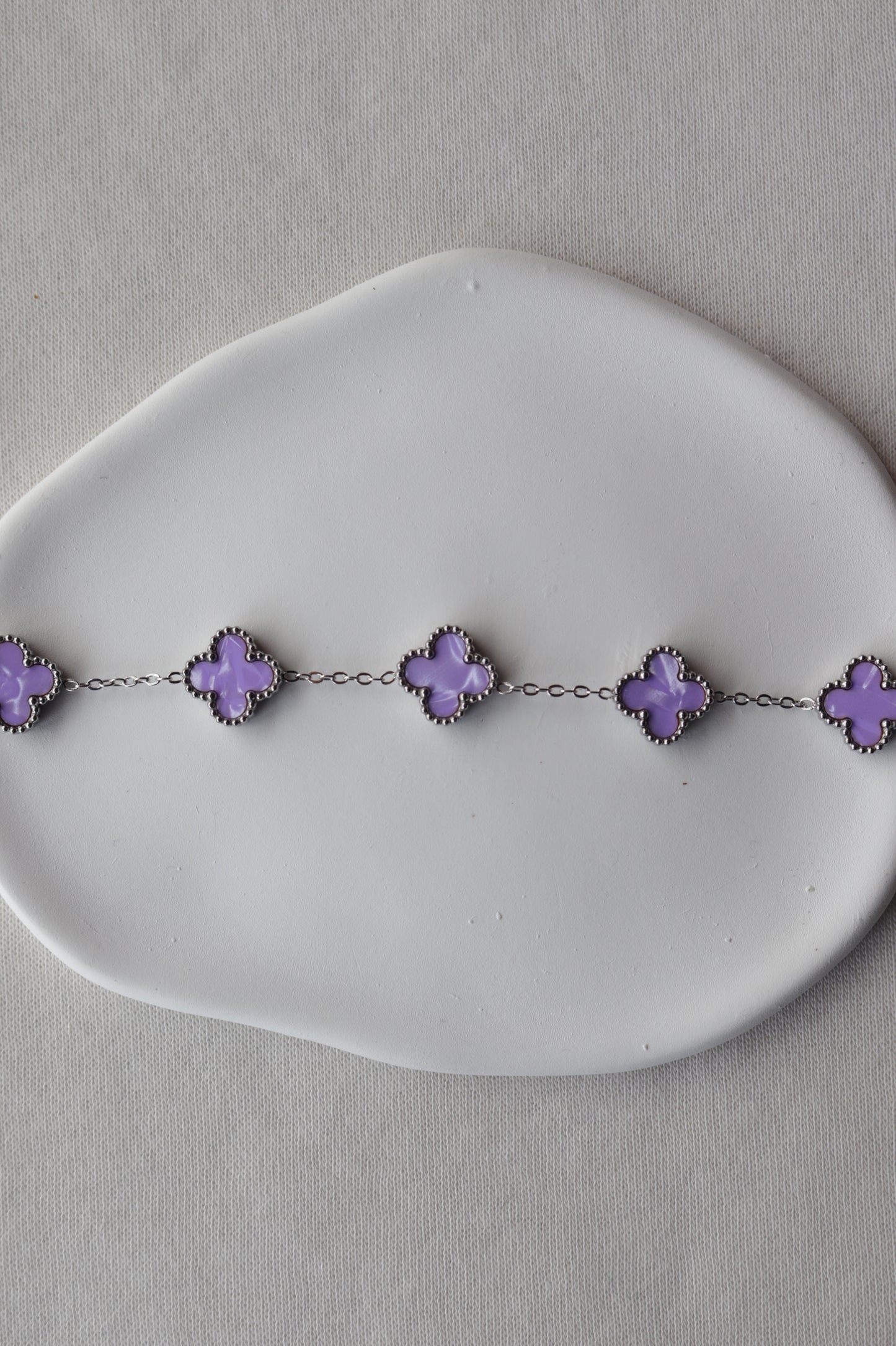 Pulseira de Aço Prateado de 5 Trevos Lilás Madrepérola