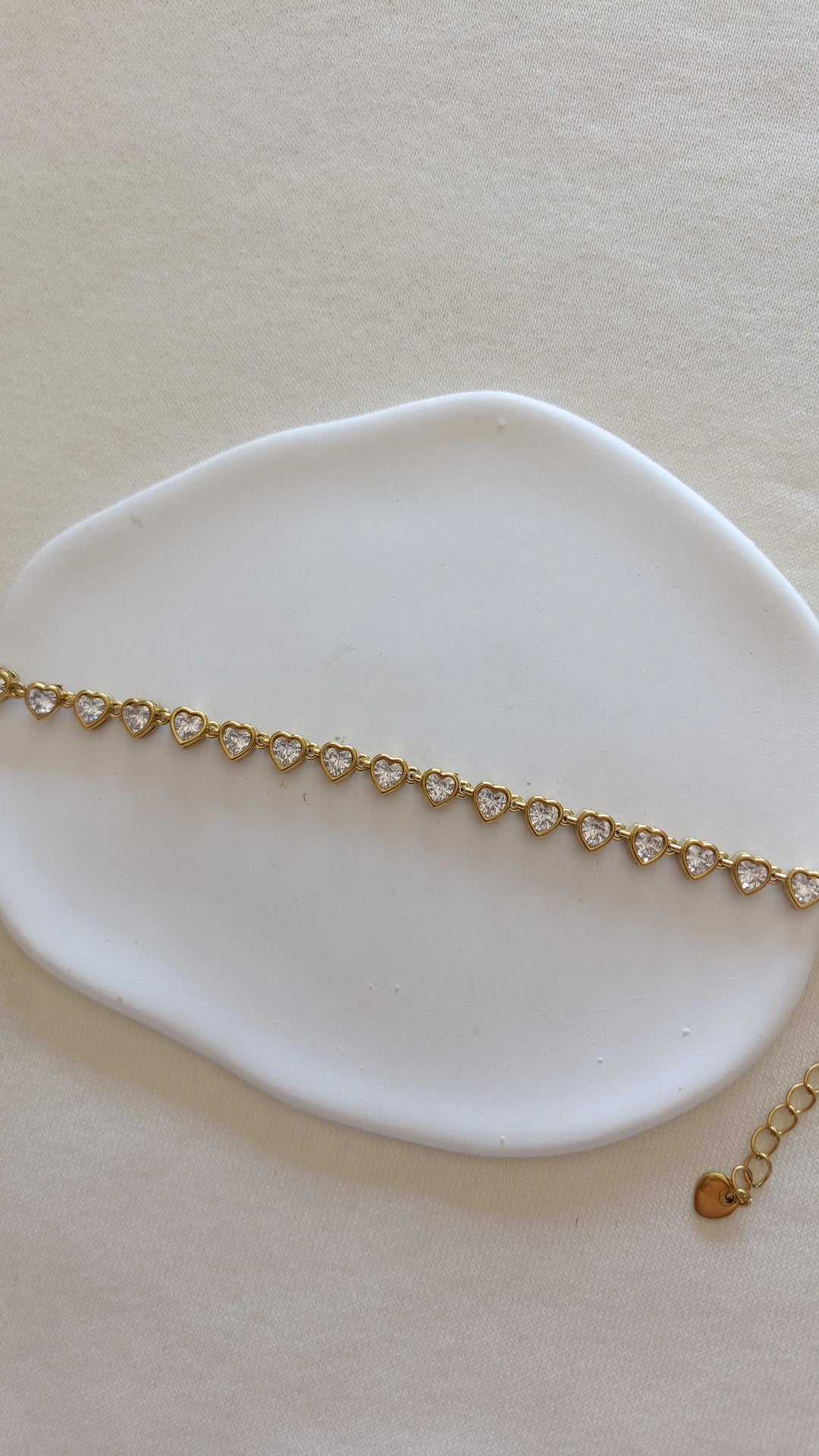 Pulseira de Aço Dourado Inspiração Swarovski com Corações