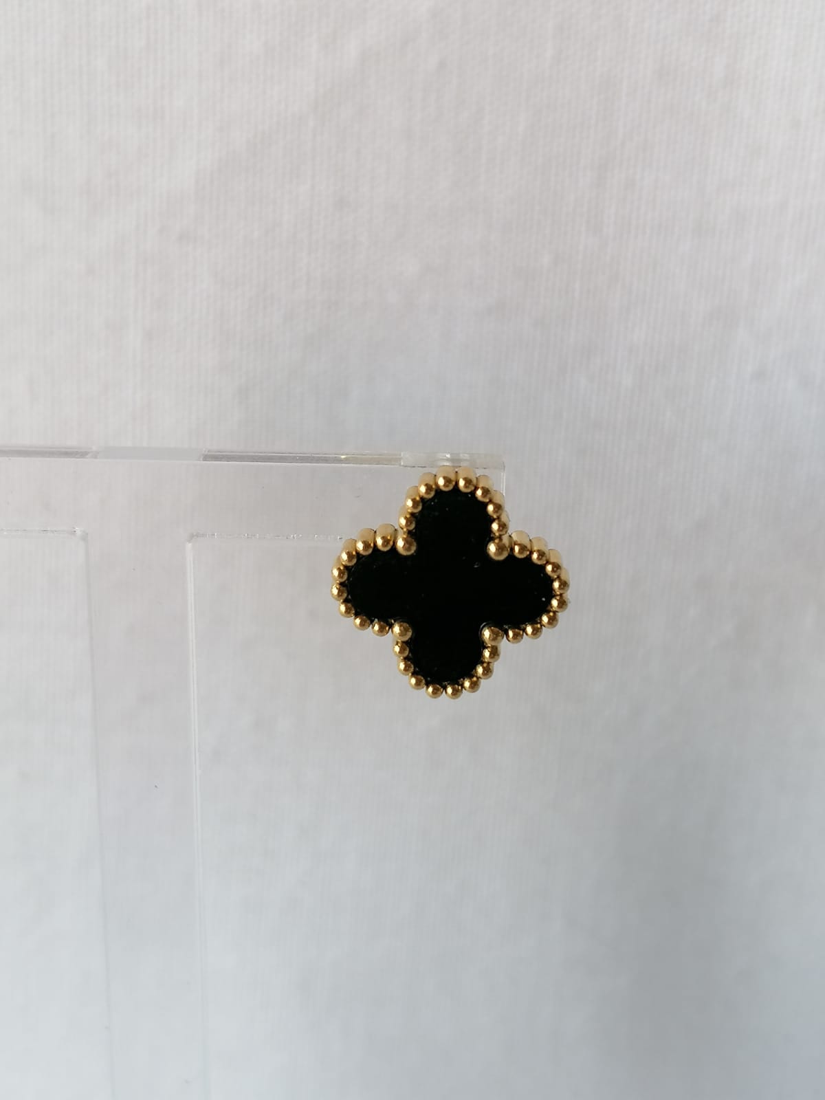 Brincos de Aço Dourado de Trevo Preto