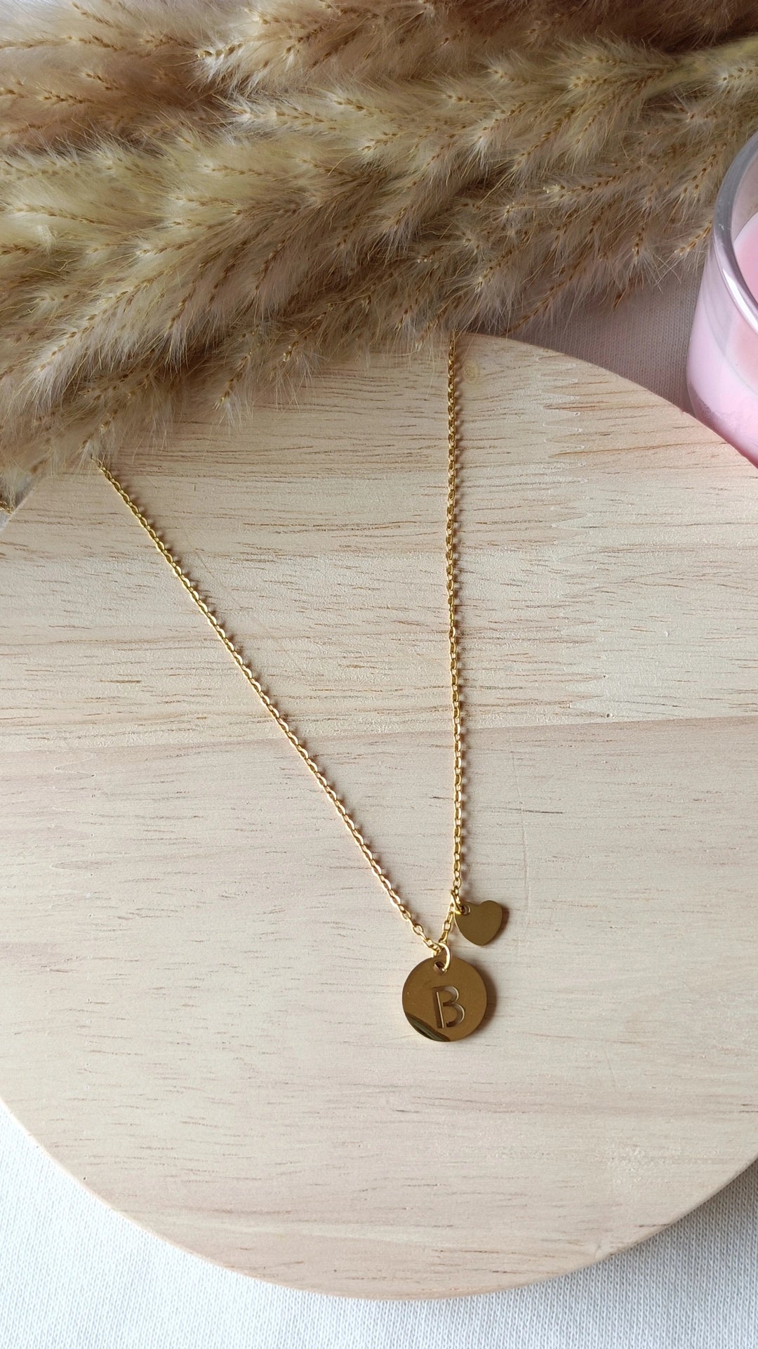 Colar de Aço Dourado de Inicial + Mini Coração