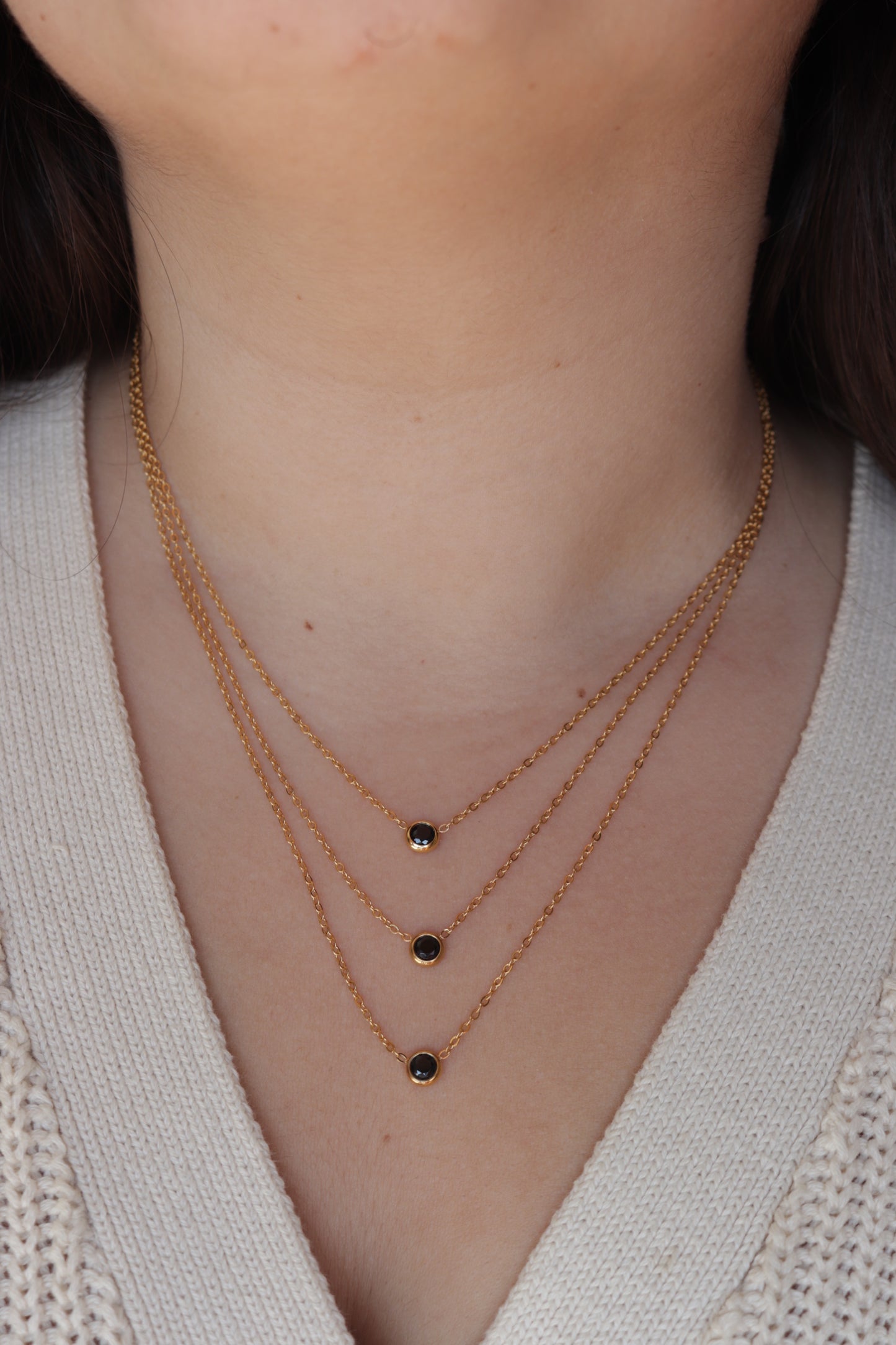 Colar de Aço Dourado Triplo com Zircónias Pretas