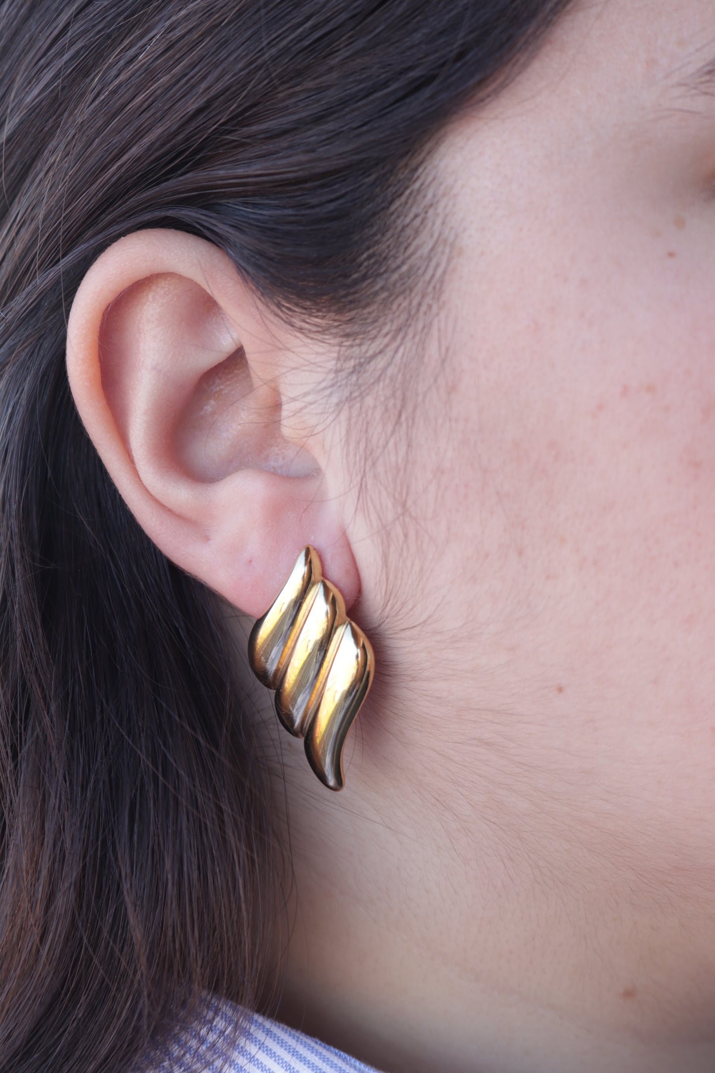 Brincos de Aço Dourado com Textura