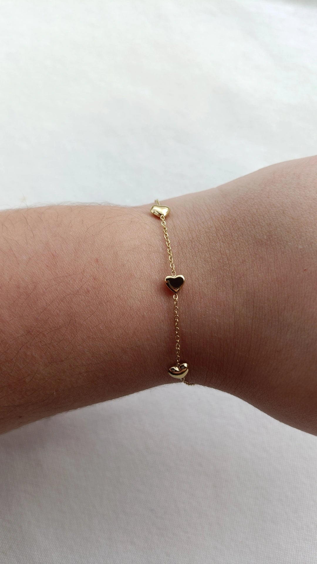 Pulseira de Aço Dourado com 3 Mini Corações