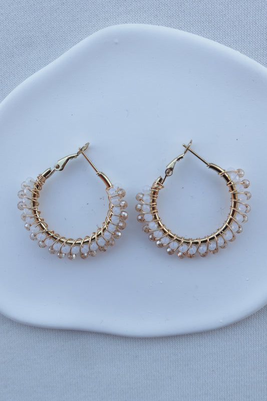 Argolas de Aço Dourado com Missangas de Dupla Cor